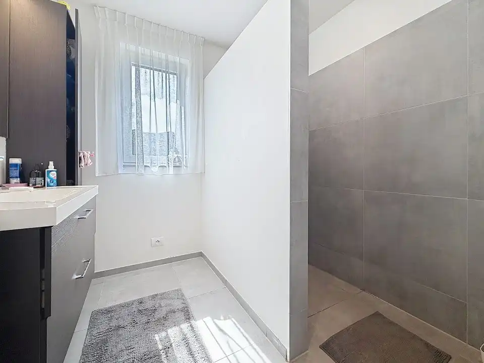 Recente gelijkvloerse woning met rustige ligging vlakbij centrum Oostnieuwkerke foto 6