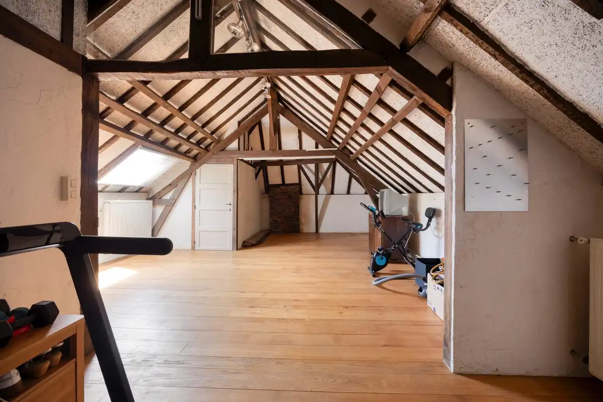 Bijzonder historisch herenhuis te koop in Heppen foto 44