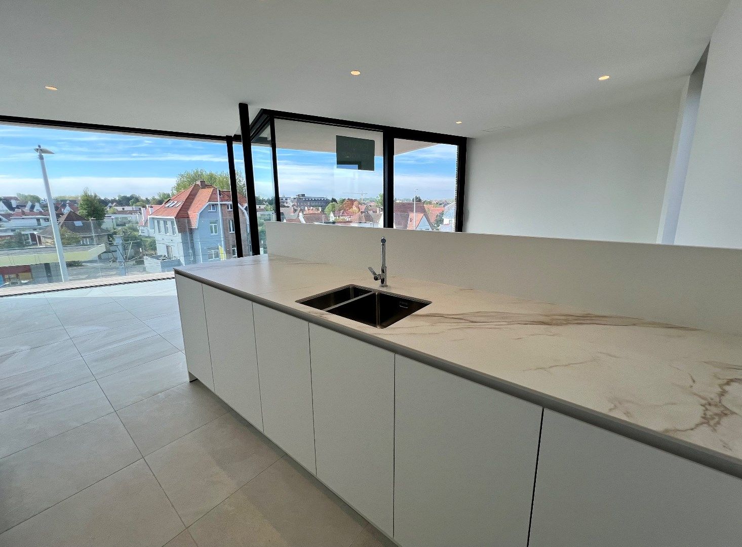 Penthouse met groot zuidgericht terras en twee slaapkamers foto 4