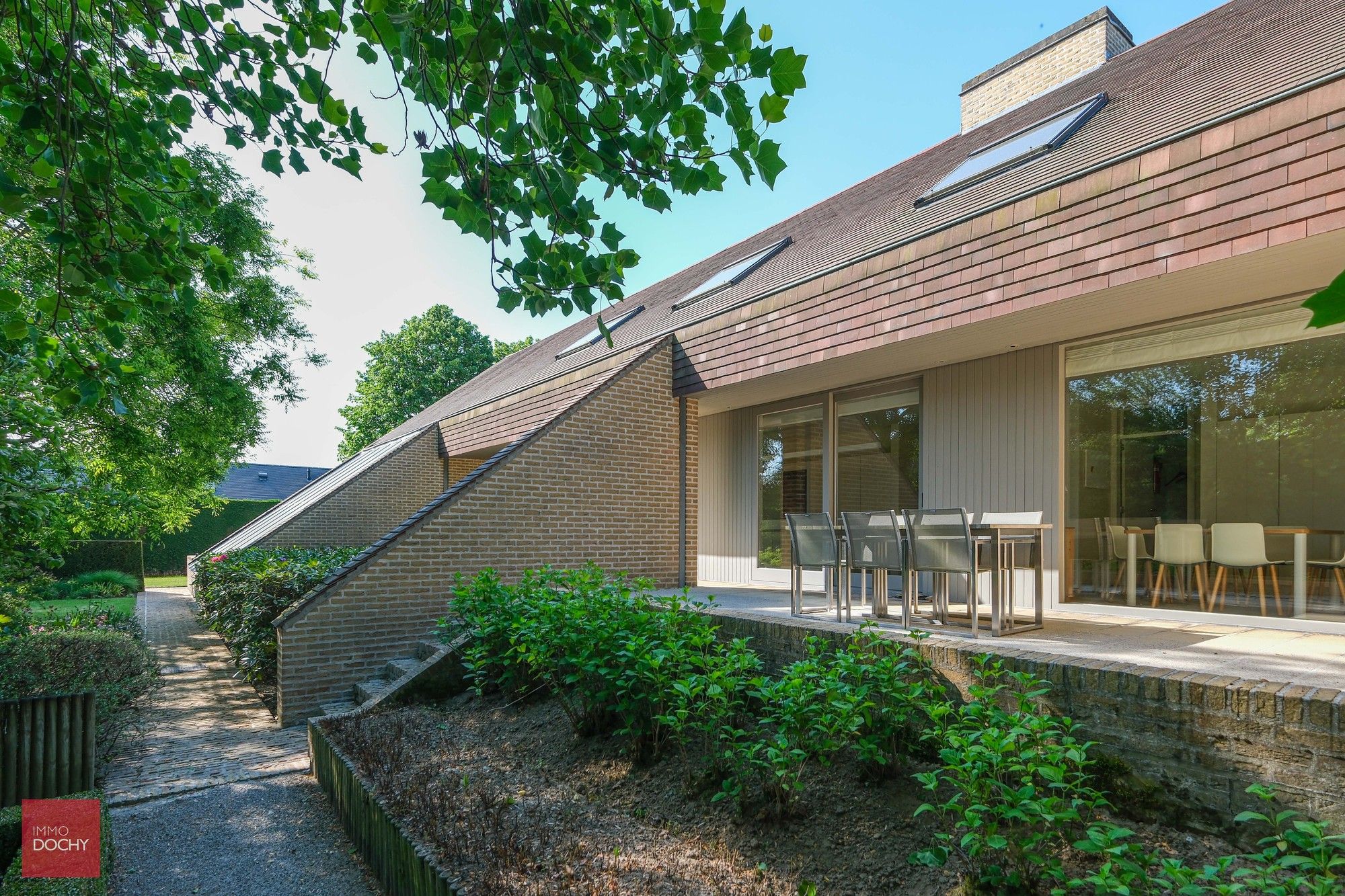 Ruime villa op toplocatie met afzonderlijke 2de woonst, praktijk of kantoorgebouw foto 3
