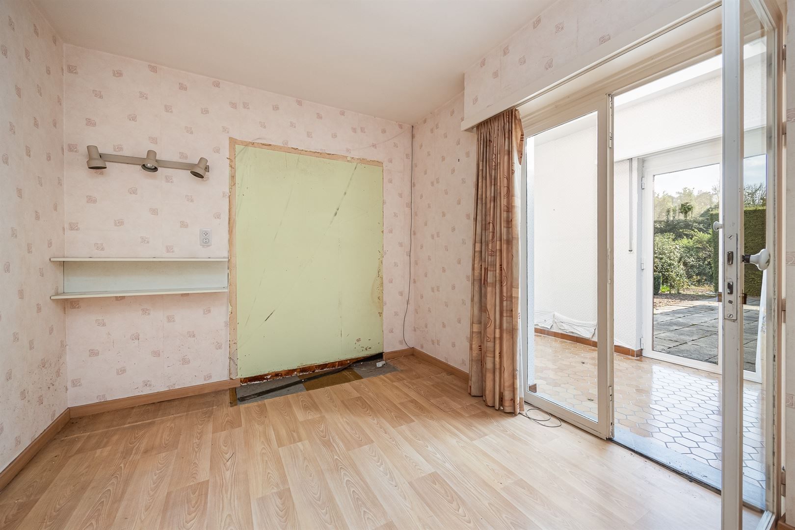 Te renoveren laagbouwvilla met Engelse tuin foto 14