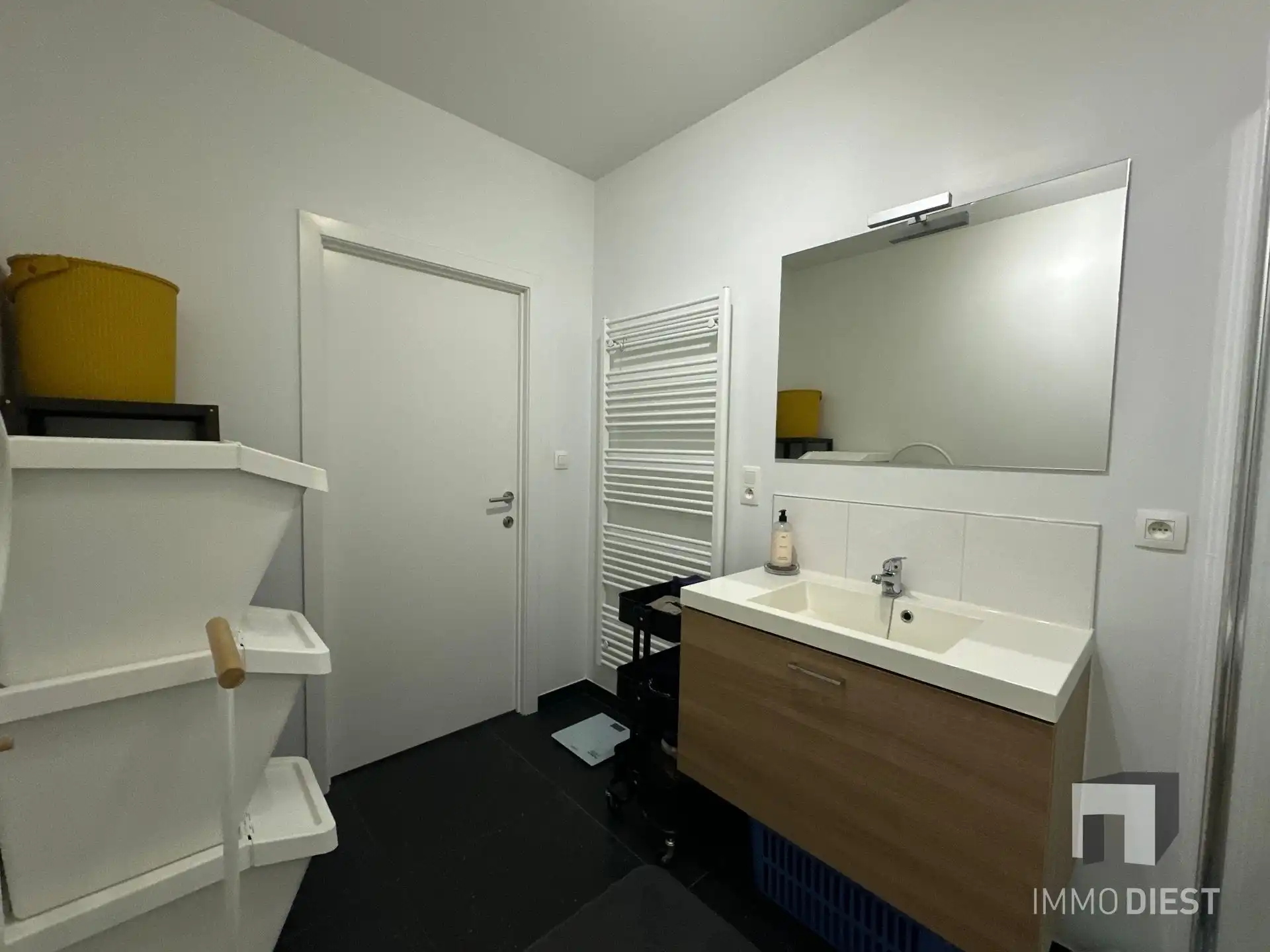 Instapklaar appartement met 2 slpks, terras, parking en kelder foto 10
