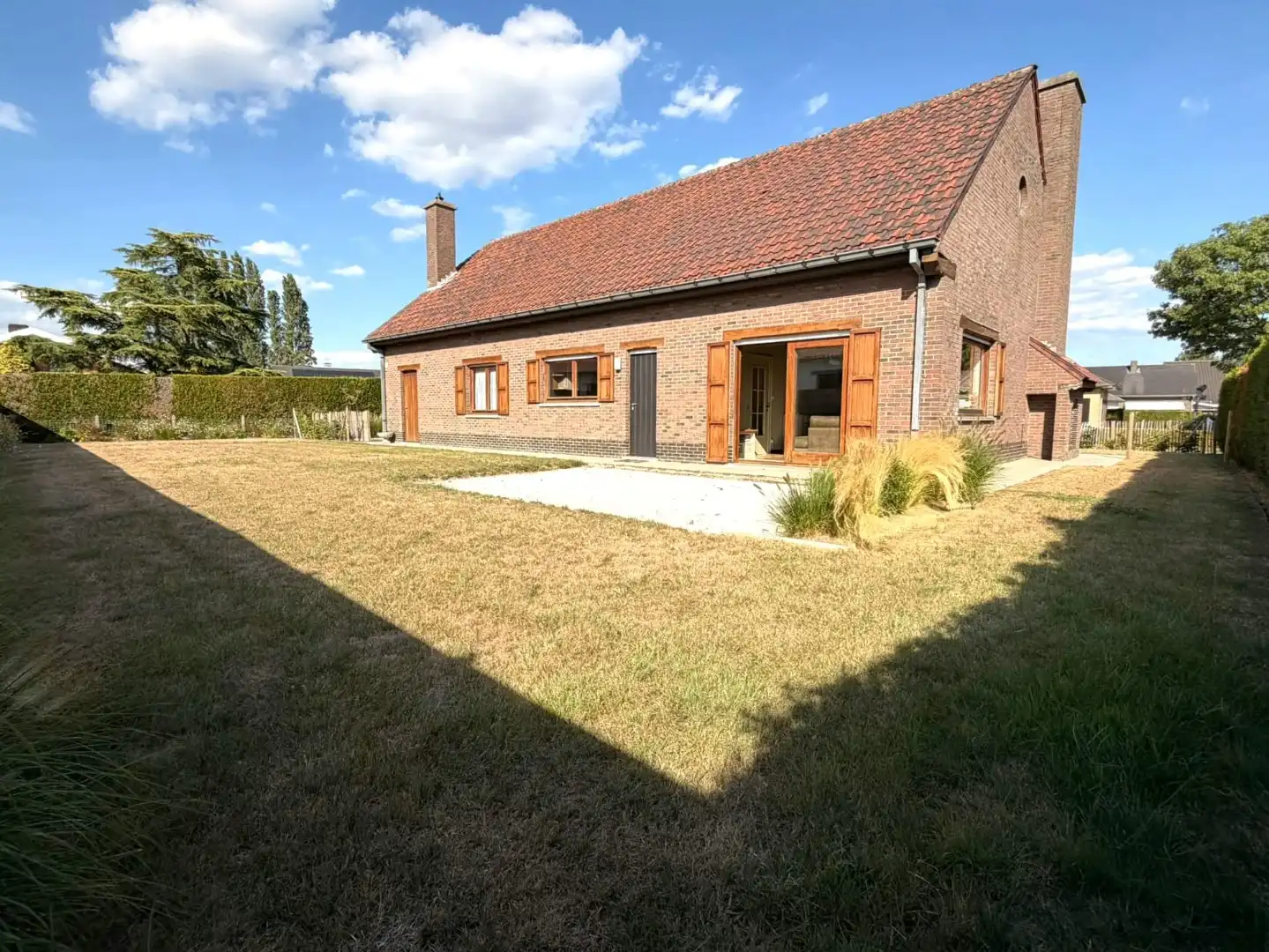CHARMANTE, INSTAPKLARE GEZINSWONING MET GARAGE EN TUIN foto 14