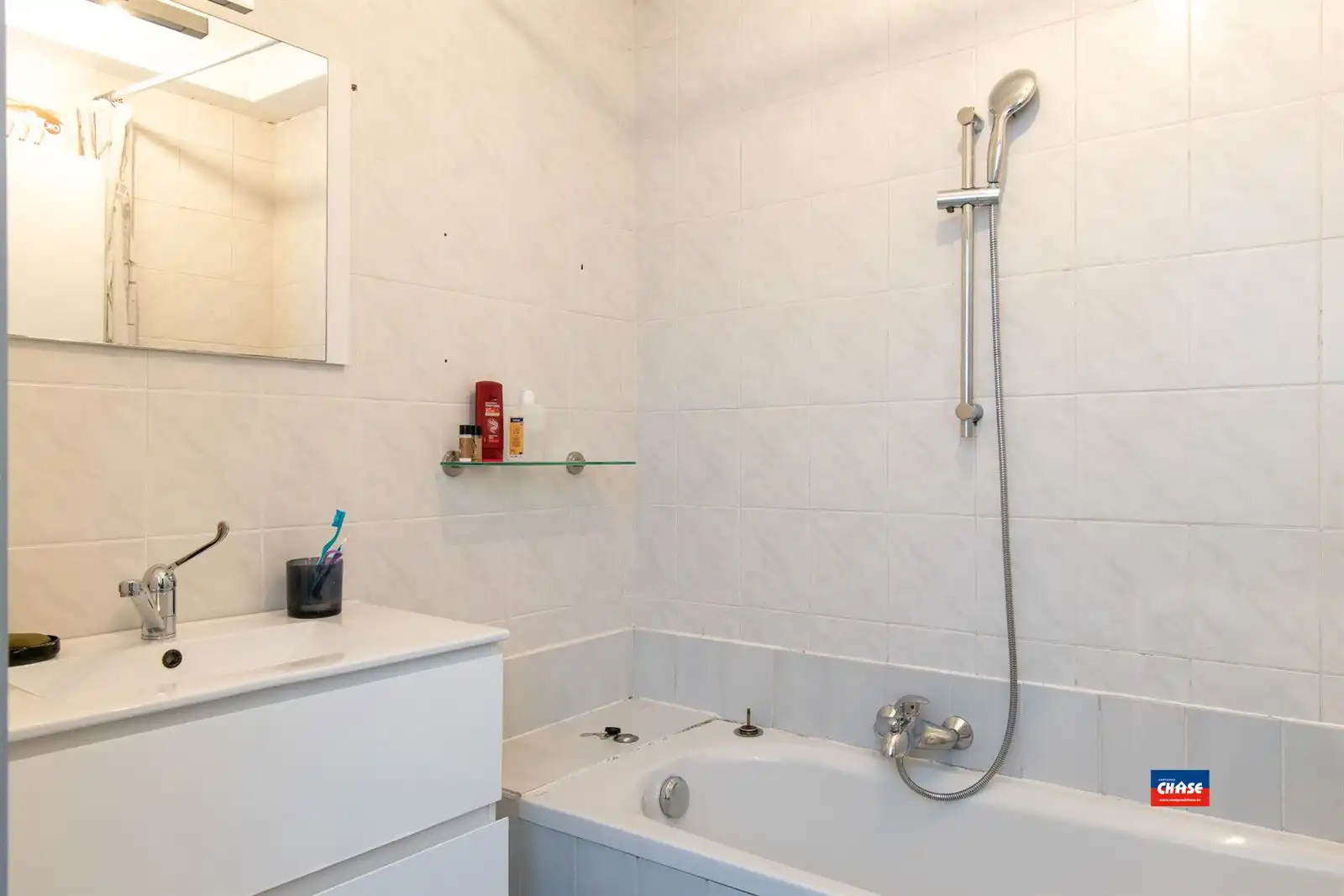 Gelijkvloersappartement met 2 slpks, tuin + garage foto 10