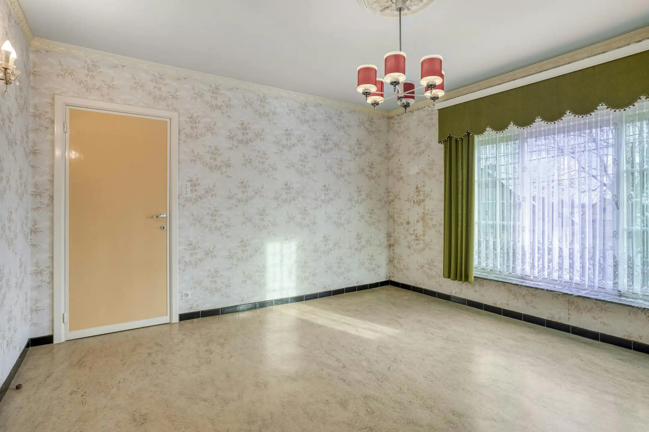 Te renoveren statige woning met royale tuin in Ardooie foto 17