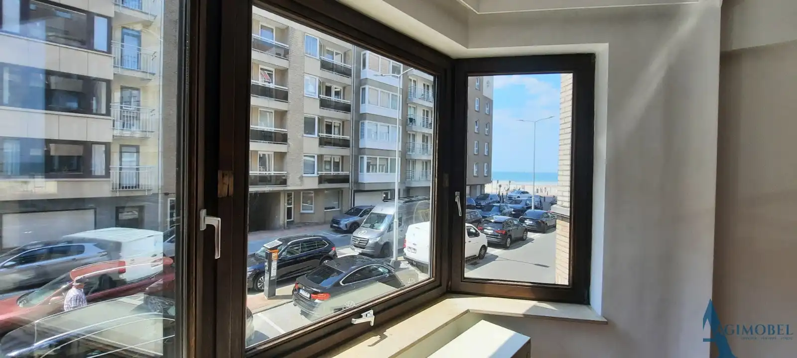 Ruim appartement met 2 slaapkamers op toplocatie, op slechts 50 meter van de Zeedijk! foto 4