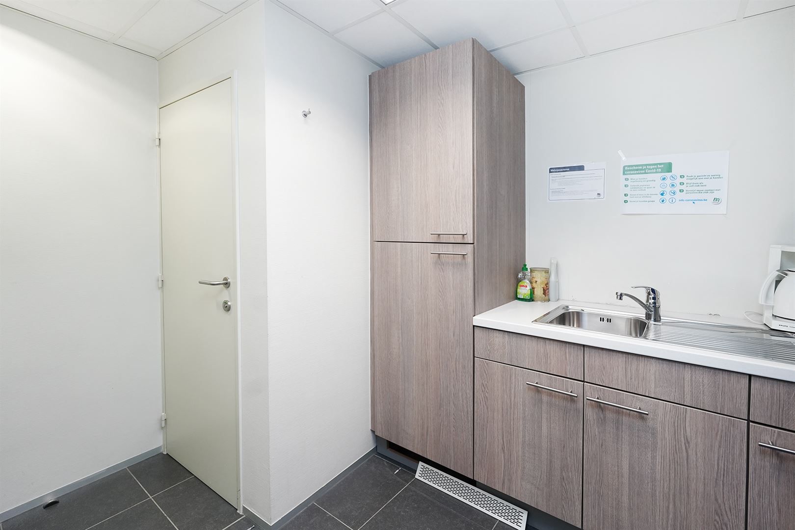 Centraal gelegen handelsglkvl / kantoor met berging! foto 11