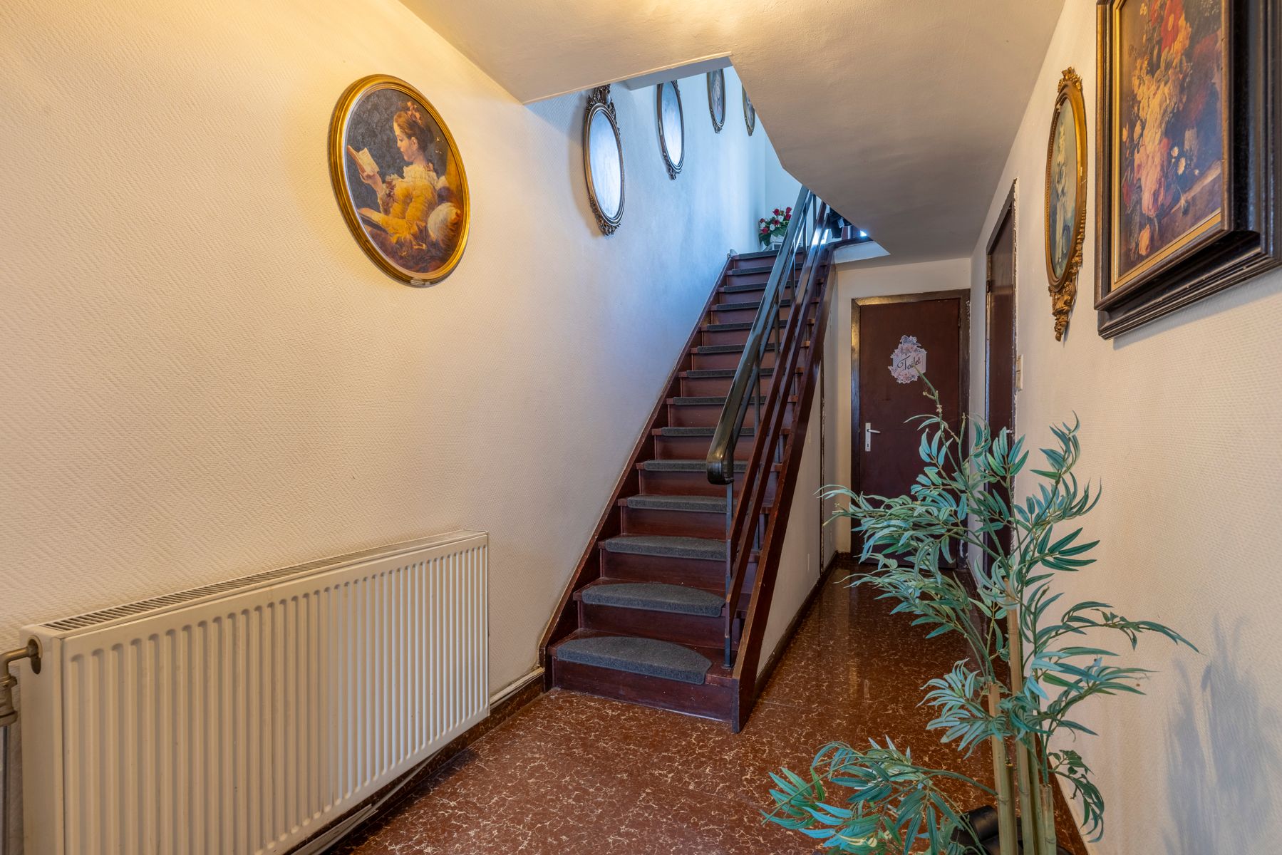 WONING MET TUIN EN GARAGE TE KOOP IN RUSTIGE STRAAT!! foto 3