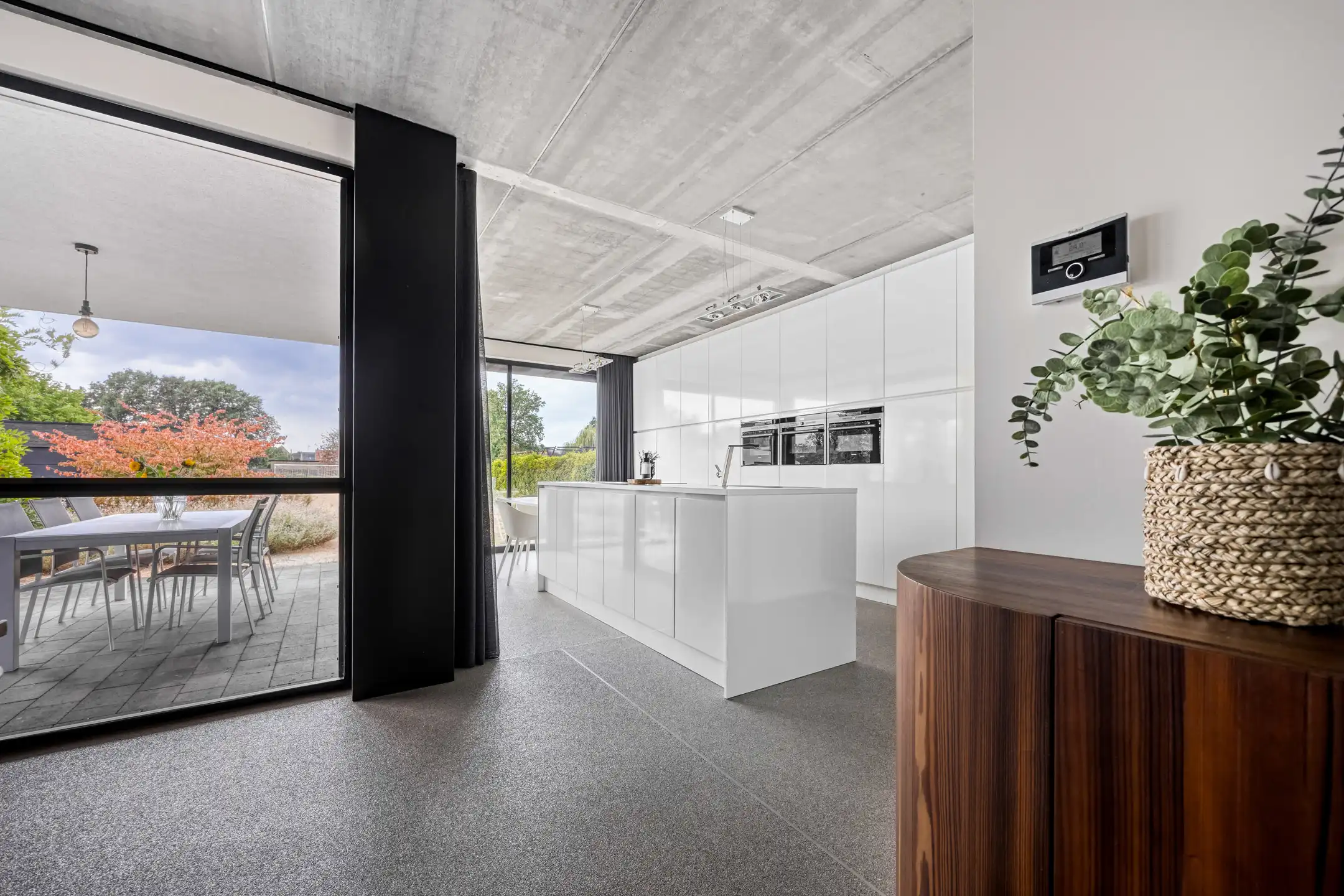 Moderne woning met tuin en bijgebouw in rustige wijk foto 7