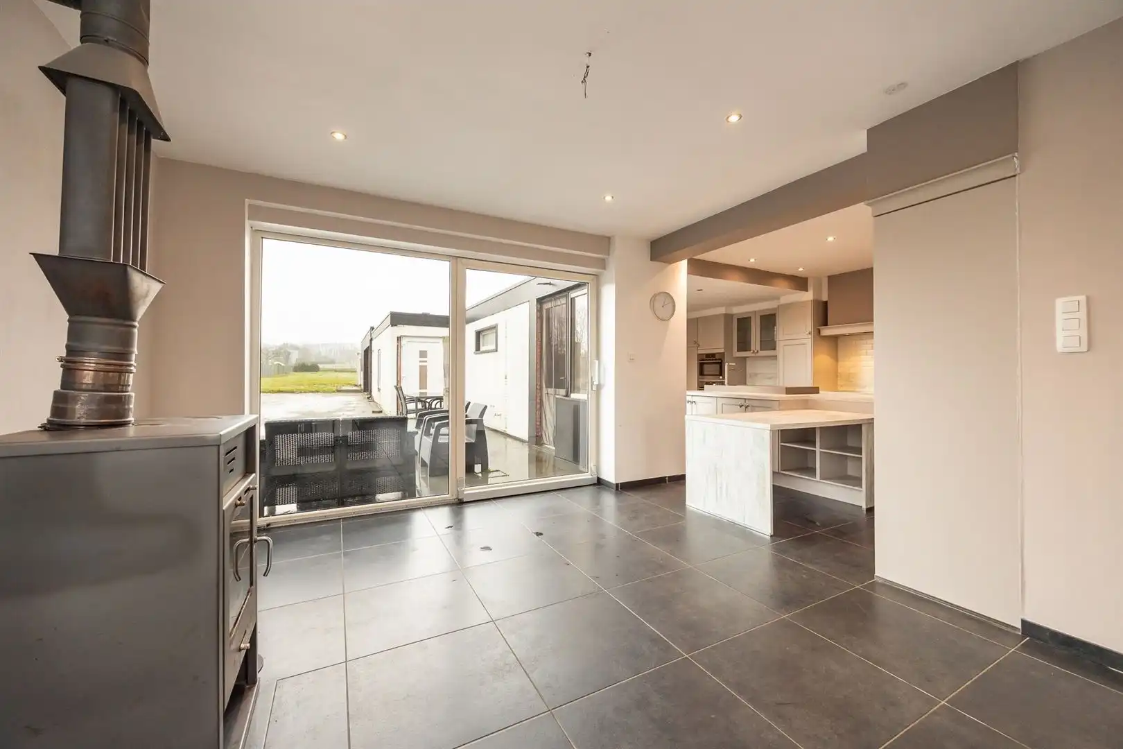 Een ruime halfopenbebouwing op 2000m2 foto 2