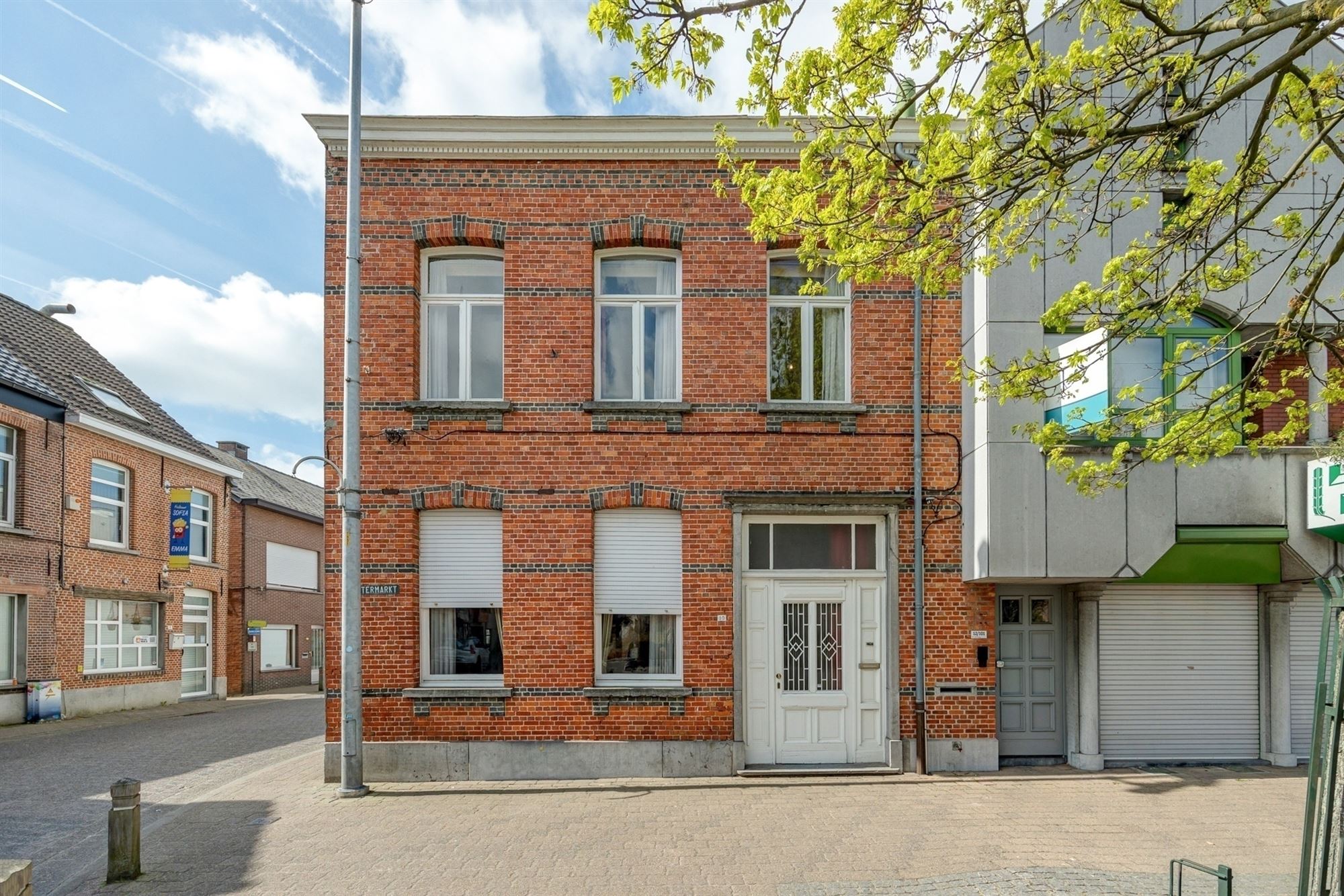 Ruime woning met 4 slpkmrs. en koer foto 2