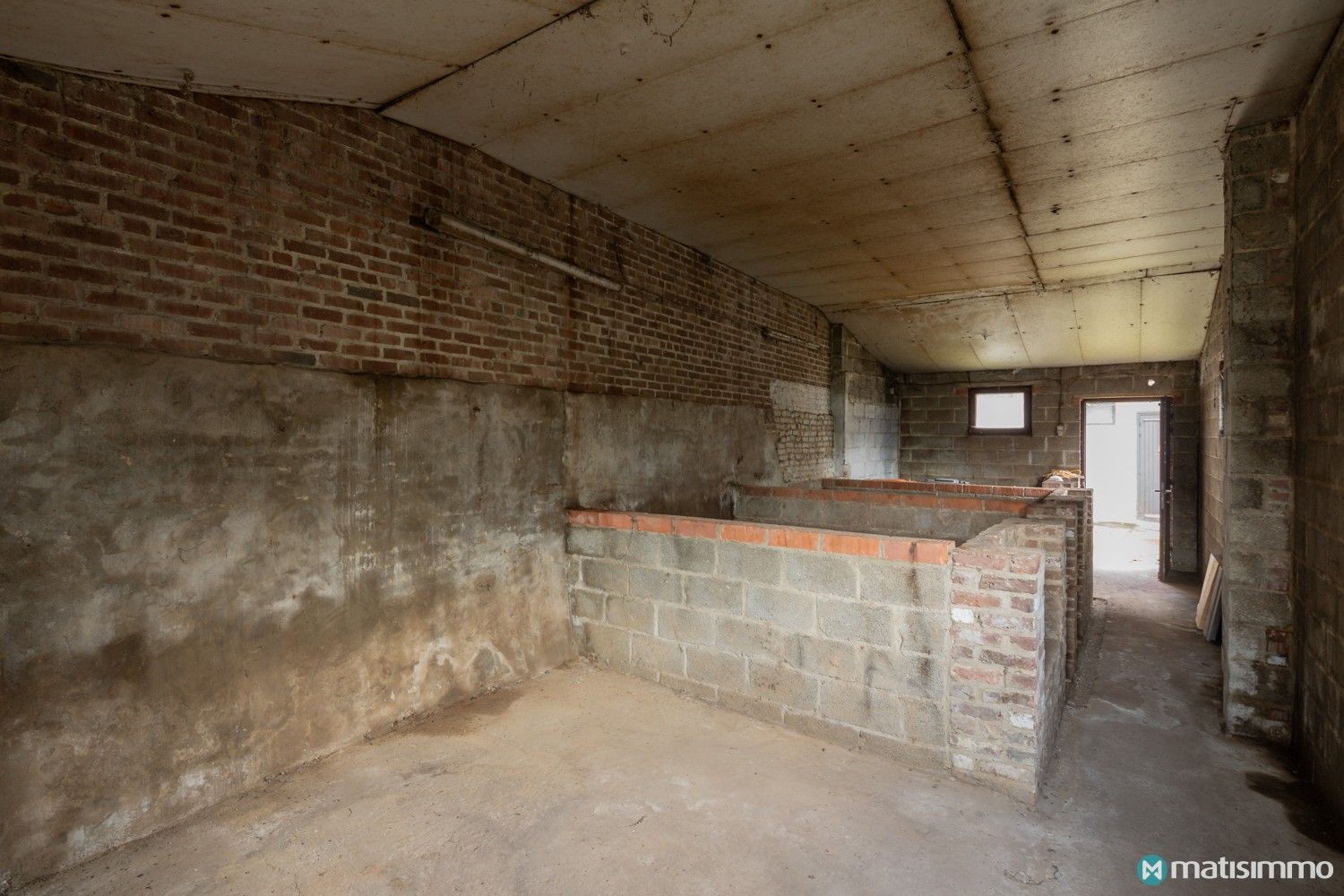 CHARMANTE EENGEZINSWONING MET POORTGEBOUW EN VEEL OPSLAGRUIMTE IN LANDELIJKE OMGEVING VAN HEES (BILZEN) foto 27