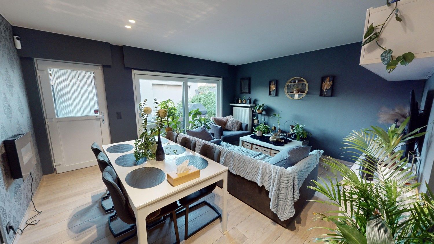 Handelspand (frituur) met gerenoveerde woning! foto 10