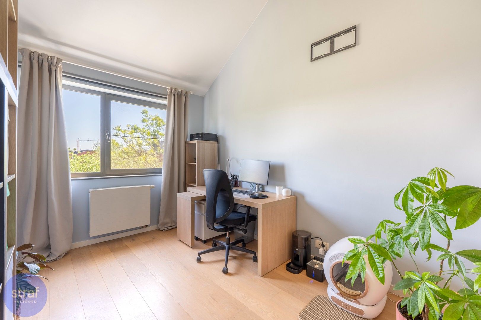 Toffe recente woning met zonnepanelen en batterij in rustige wijk foto 11