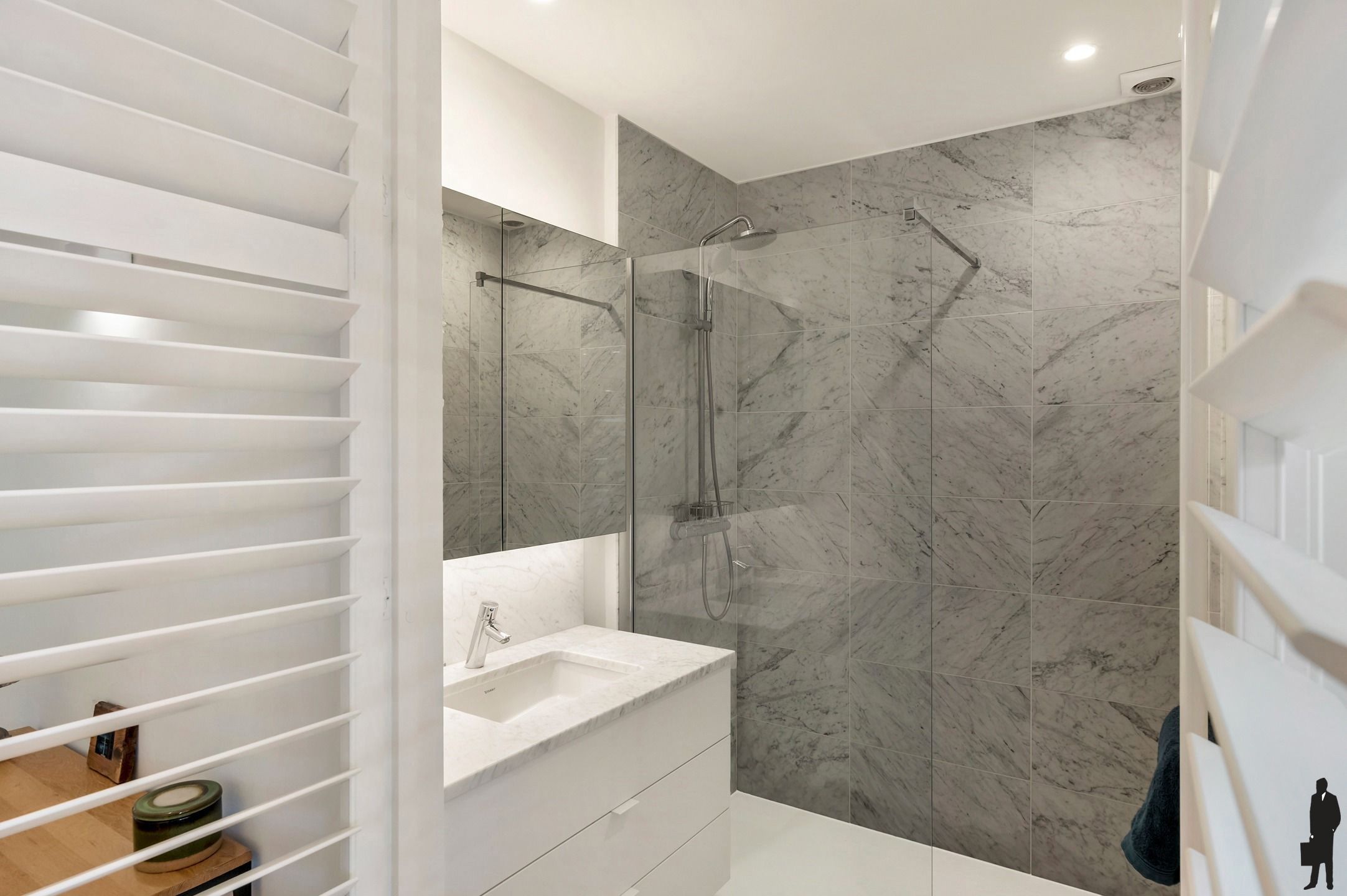 Ruim gerenoveerd appartement met 10 m gevelbreedte. foto 12