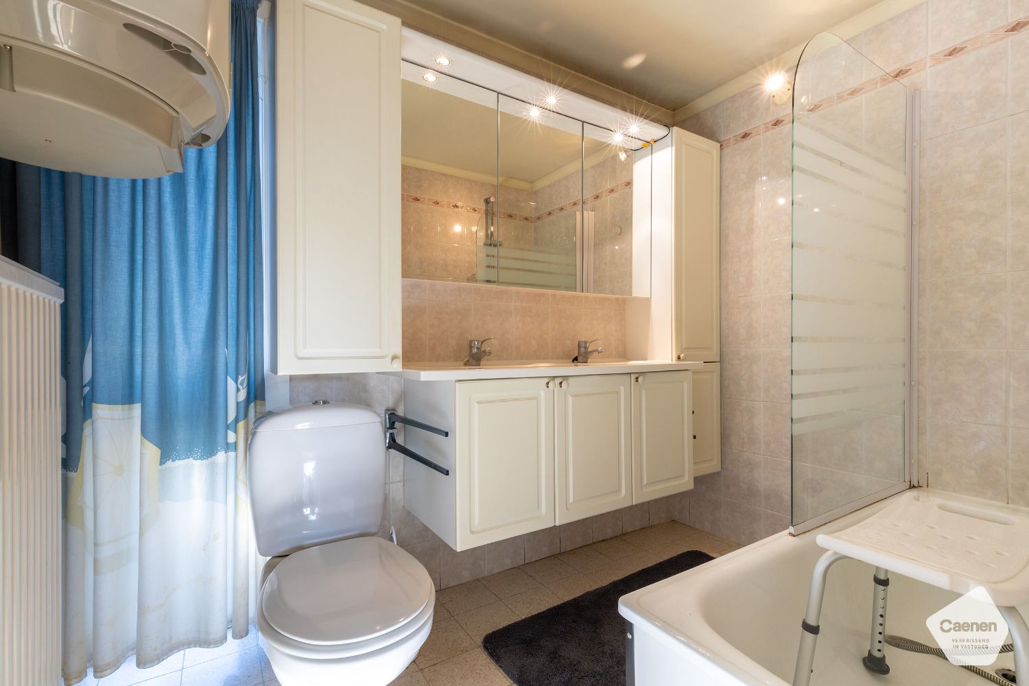 Door groen omgeven te renoveren woning met 4 slaapkamers & garage te Sint-Michiels foto 9