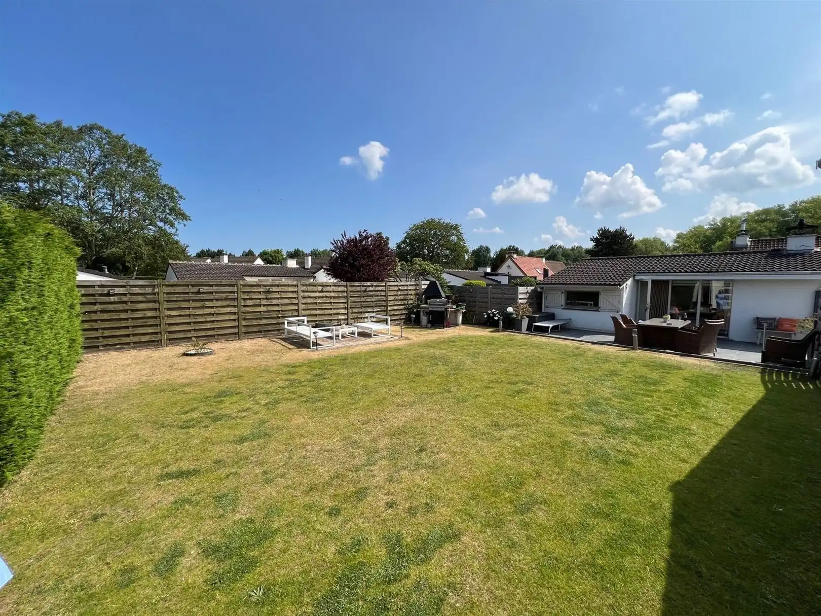 Topgelegen vakantiewoning op groot perceel in perfecte staat foto 2