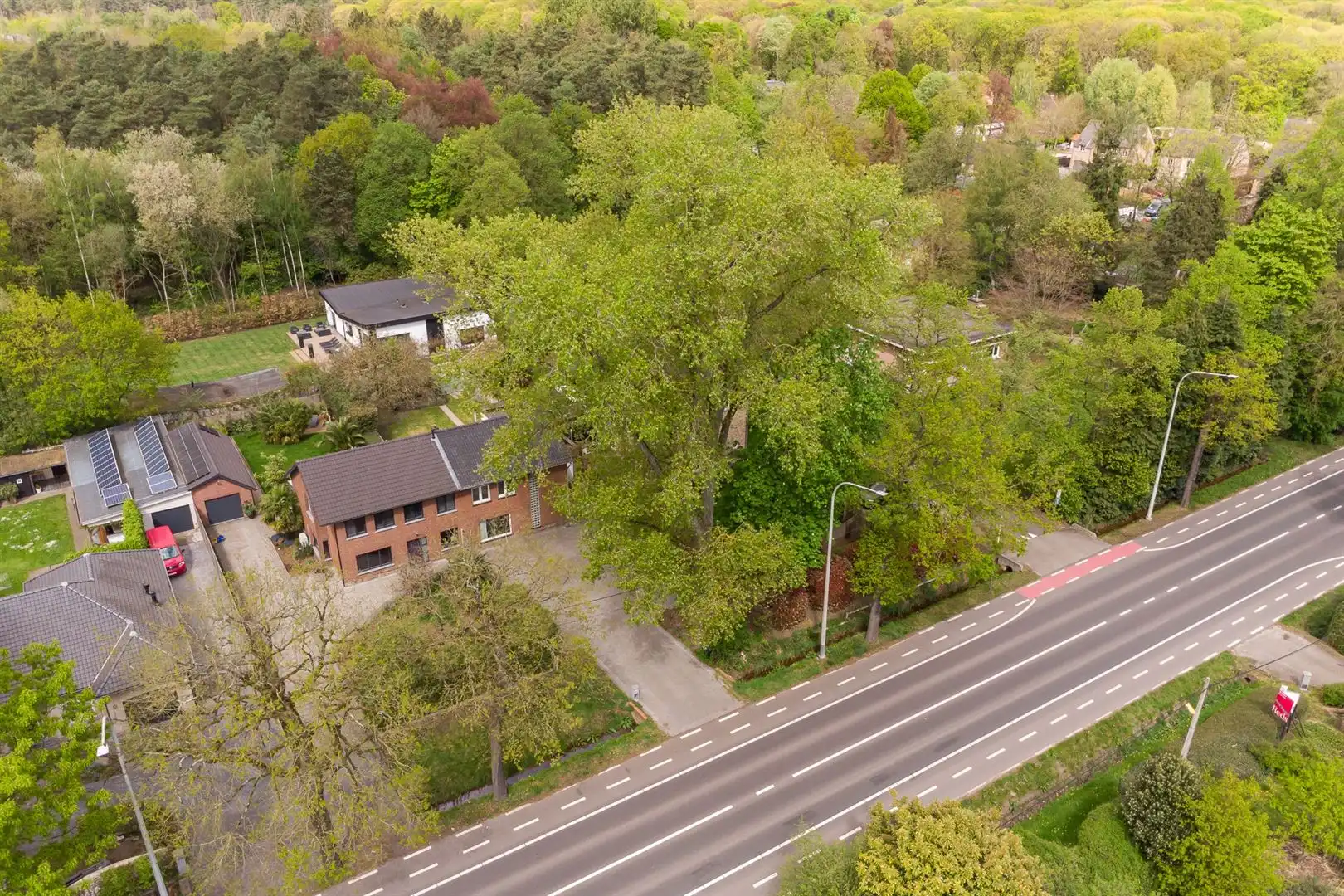 Ruime, lichte woning met garage & oprit op centrale ligging foto 30