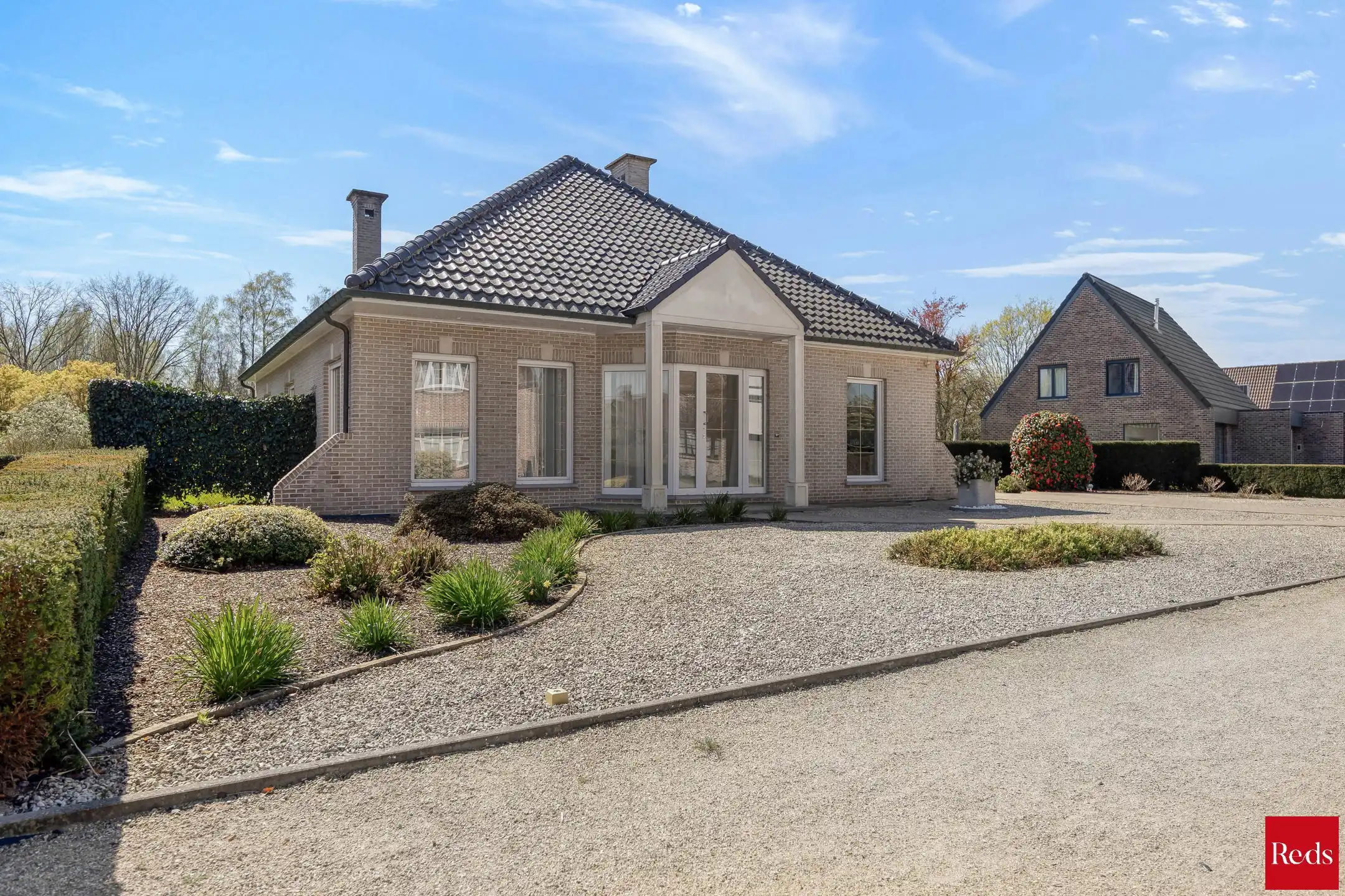 Ruime woning in oase van rust met prachtige tuin foto 4