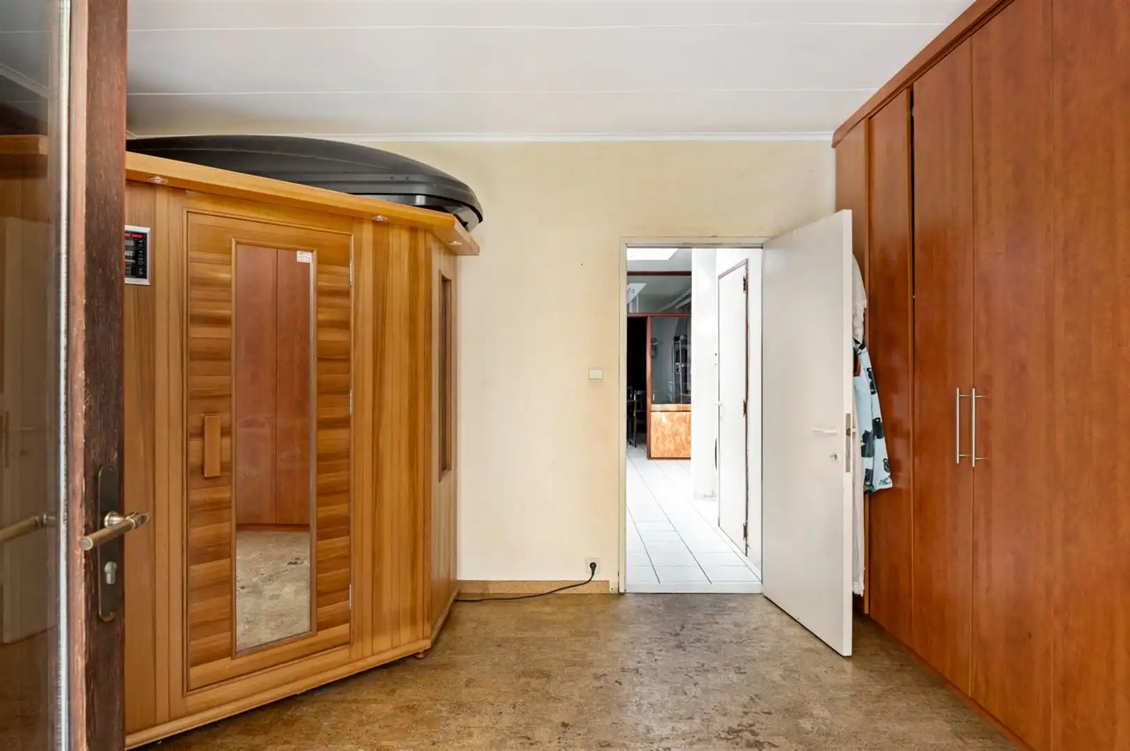 Te renoveren halfopen woning met grote tuin foto 12