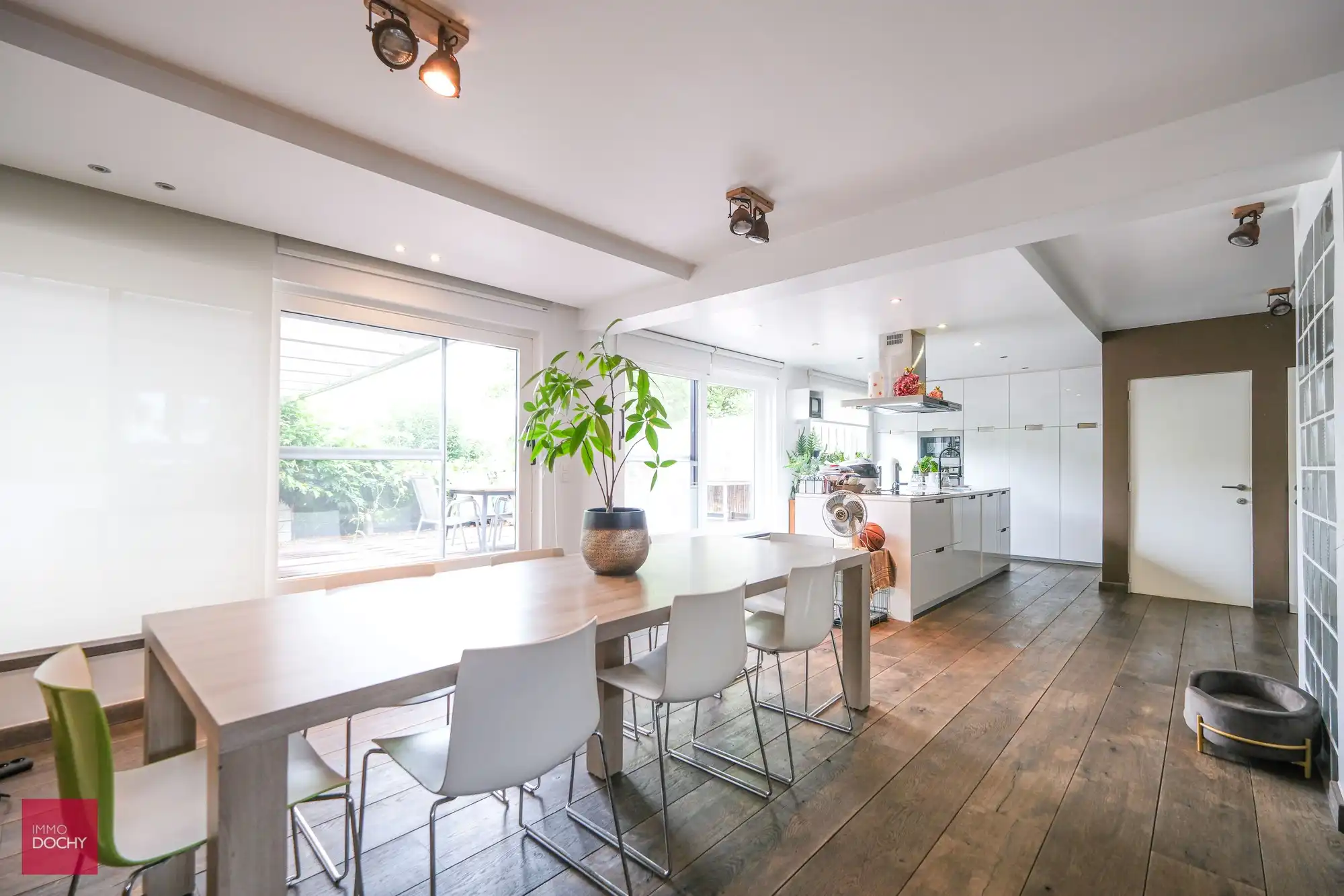 Ruime (groeps)praktijk of kantoor met woning foto 14