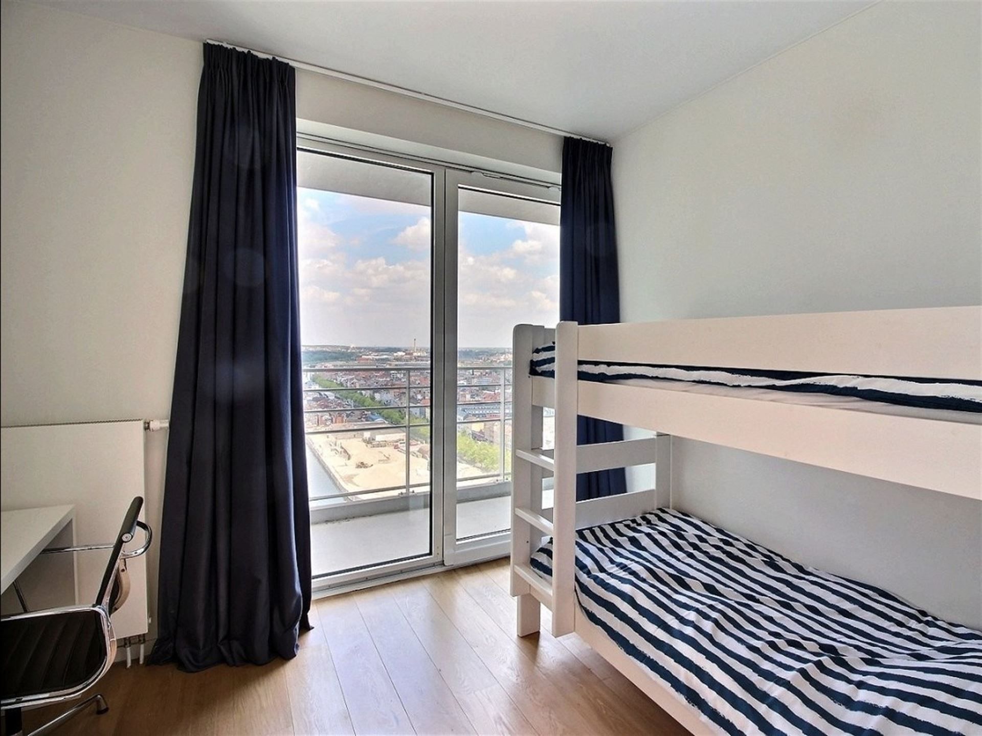 Modern en lichtrijk 2SK Appartement met terras - Akenkaai / Up-site Toor foto 9