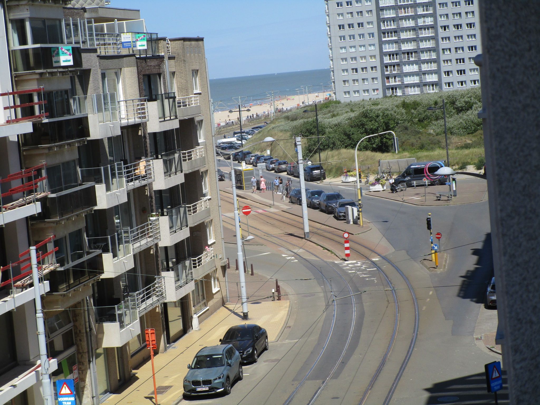 Volledig gerenoveerde studio in volle centrum op 75m van zee. foto 7
