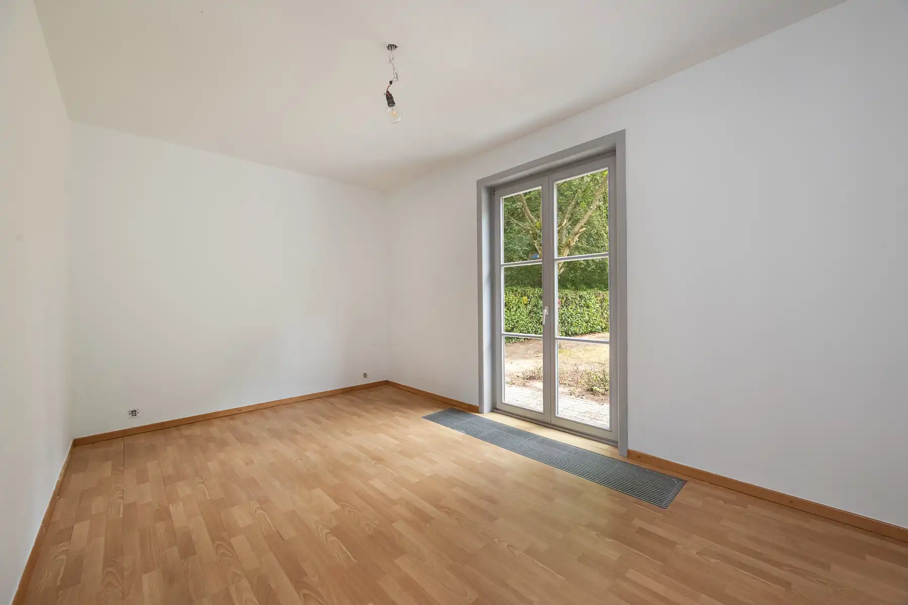 Rustig gelegen te renoveren gelijkvloerse villa op 2265 m² foto 6