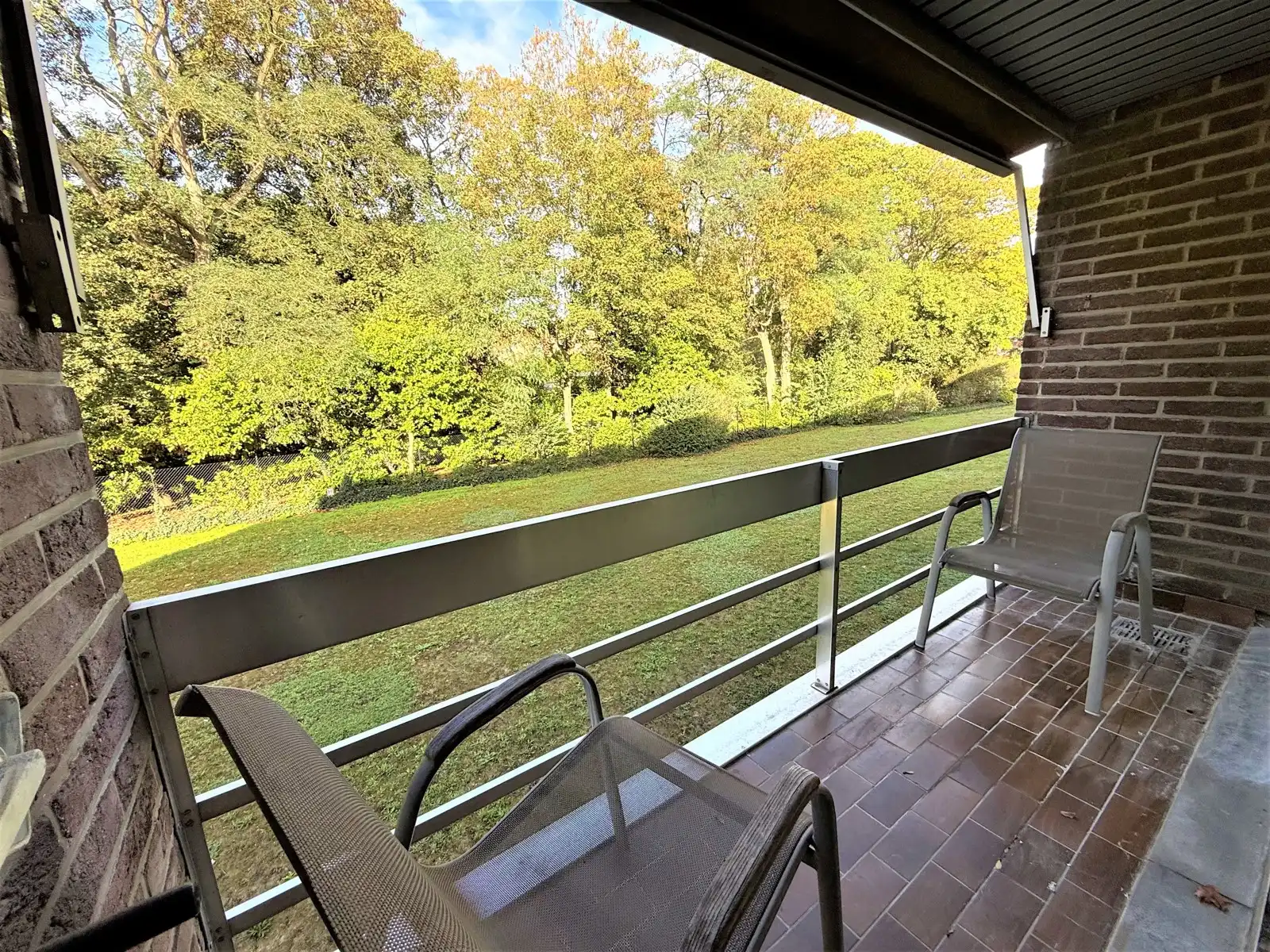 Serviceflat met garage, rustige en groene omgeving foto 8