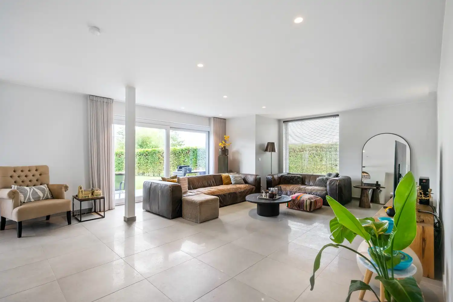 Instapklare energiezuinige villa met 4 zeer ruime slpkrs en ruime inpandige garage op 1006m2 foto 8
