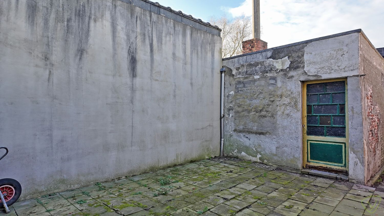 Op te frissen woning met verrassend ruime stadstuin in hartje Eeklo foto 14