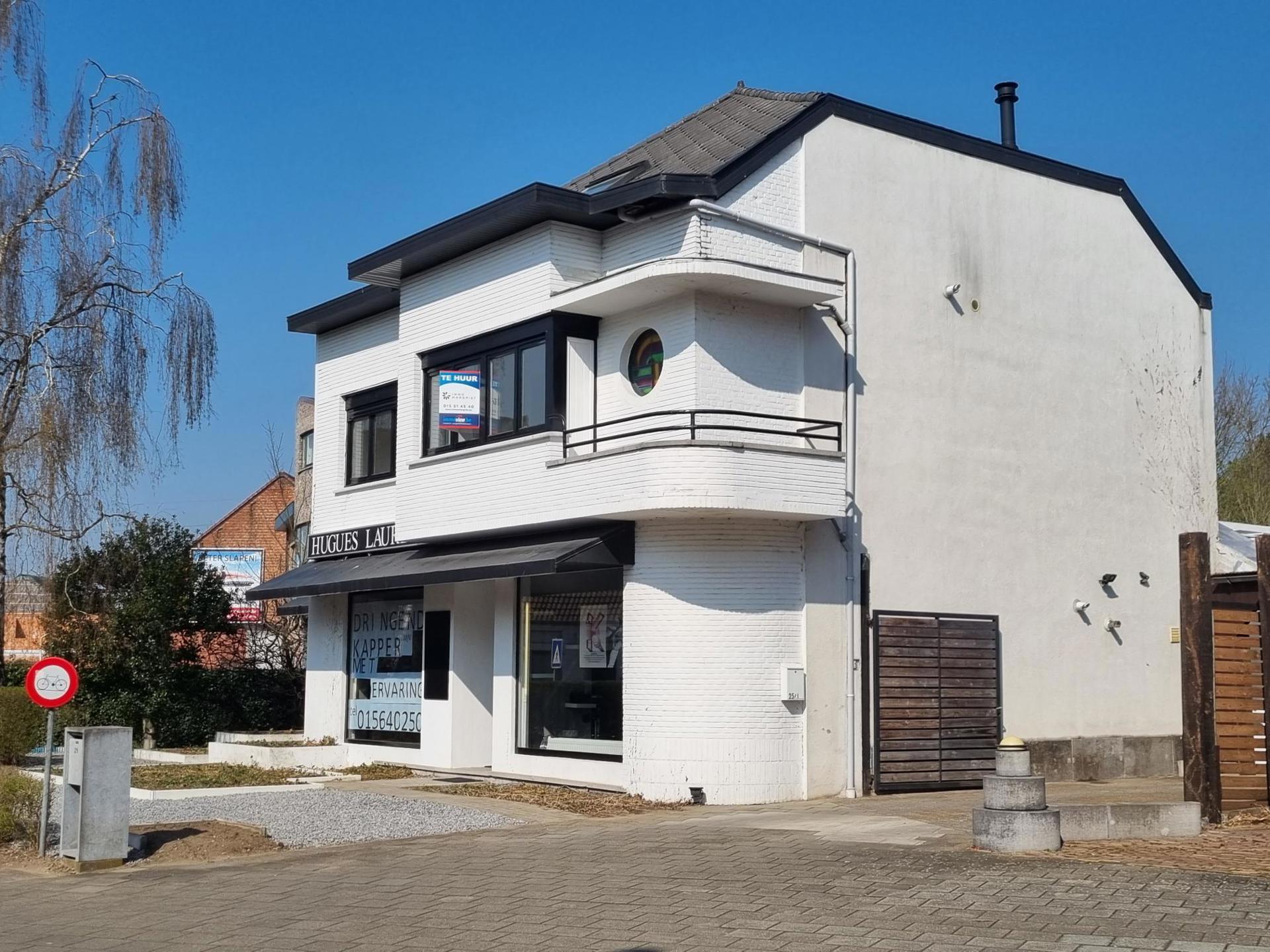 Lichtrijk duplexappartement met groot terras in centrum foto {{pictureIndex}}