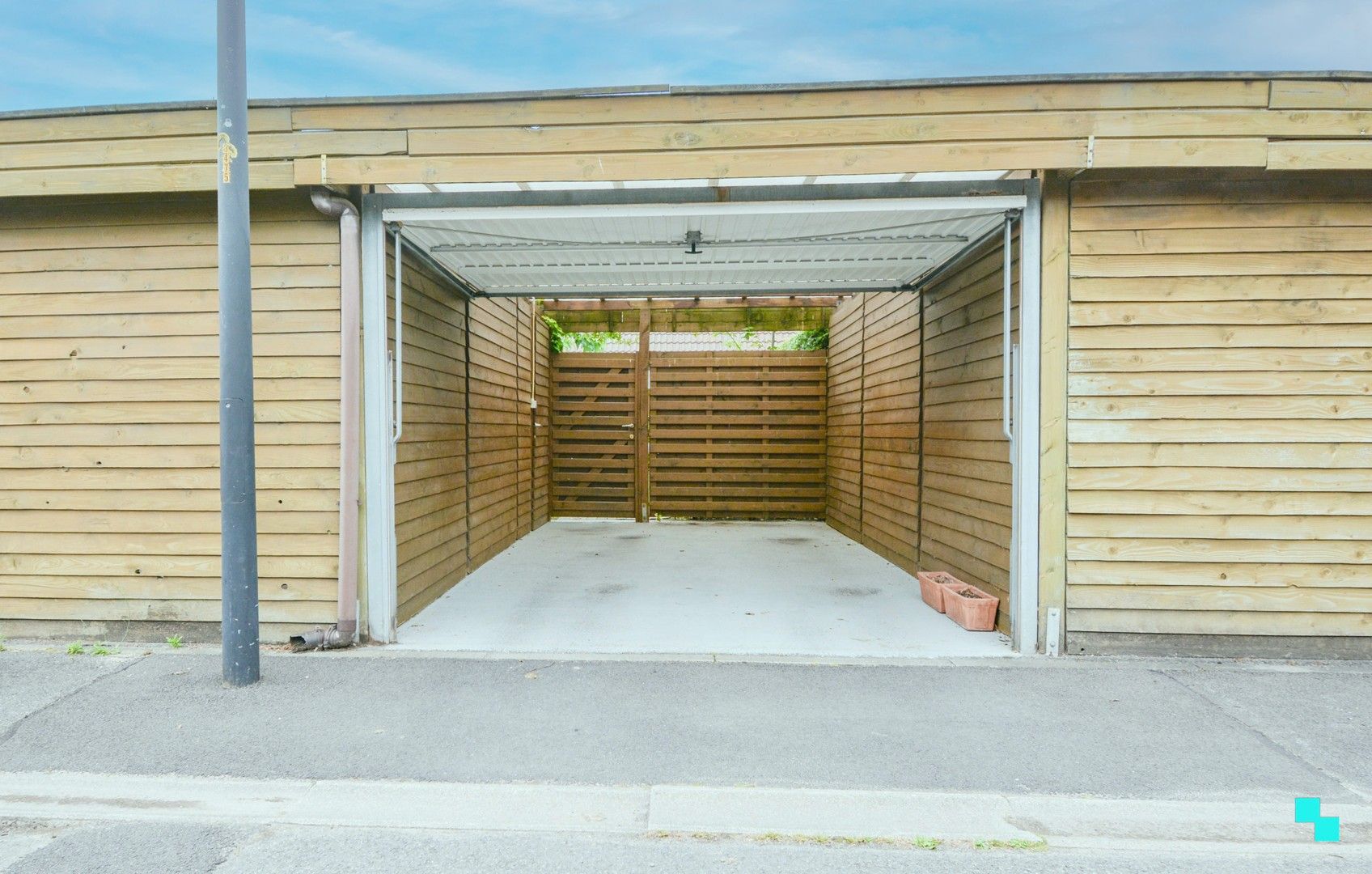 Smaakvol gerenoveerde woning met garage achteraan te Roeselare foto 19
