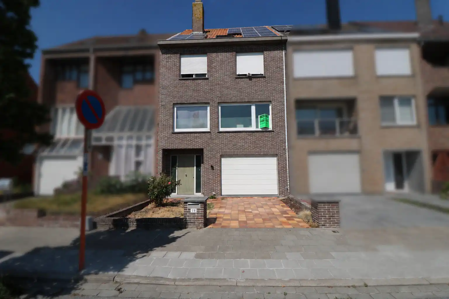 Zeer ruime en lichtrijke bel-etagewoning met 3 grote slaapkamers, dubbele garage en tuin. foto 3