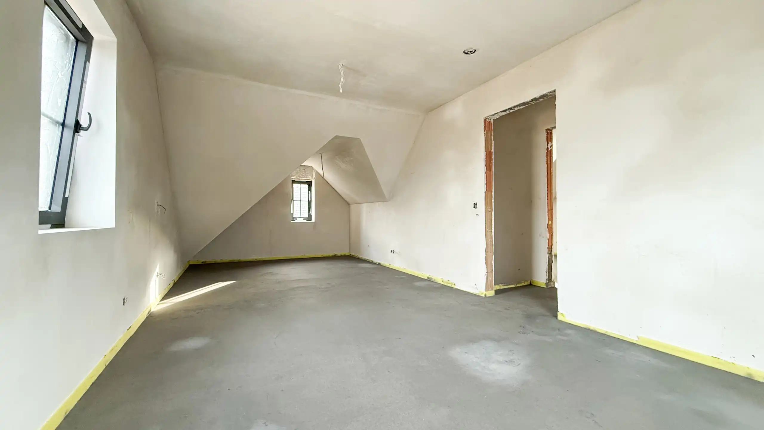 Zeer ruim (146m²!) duplex app.met 2-slpks,garage en terras! foto 12
