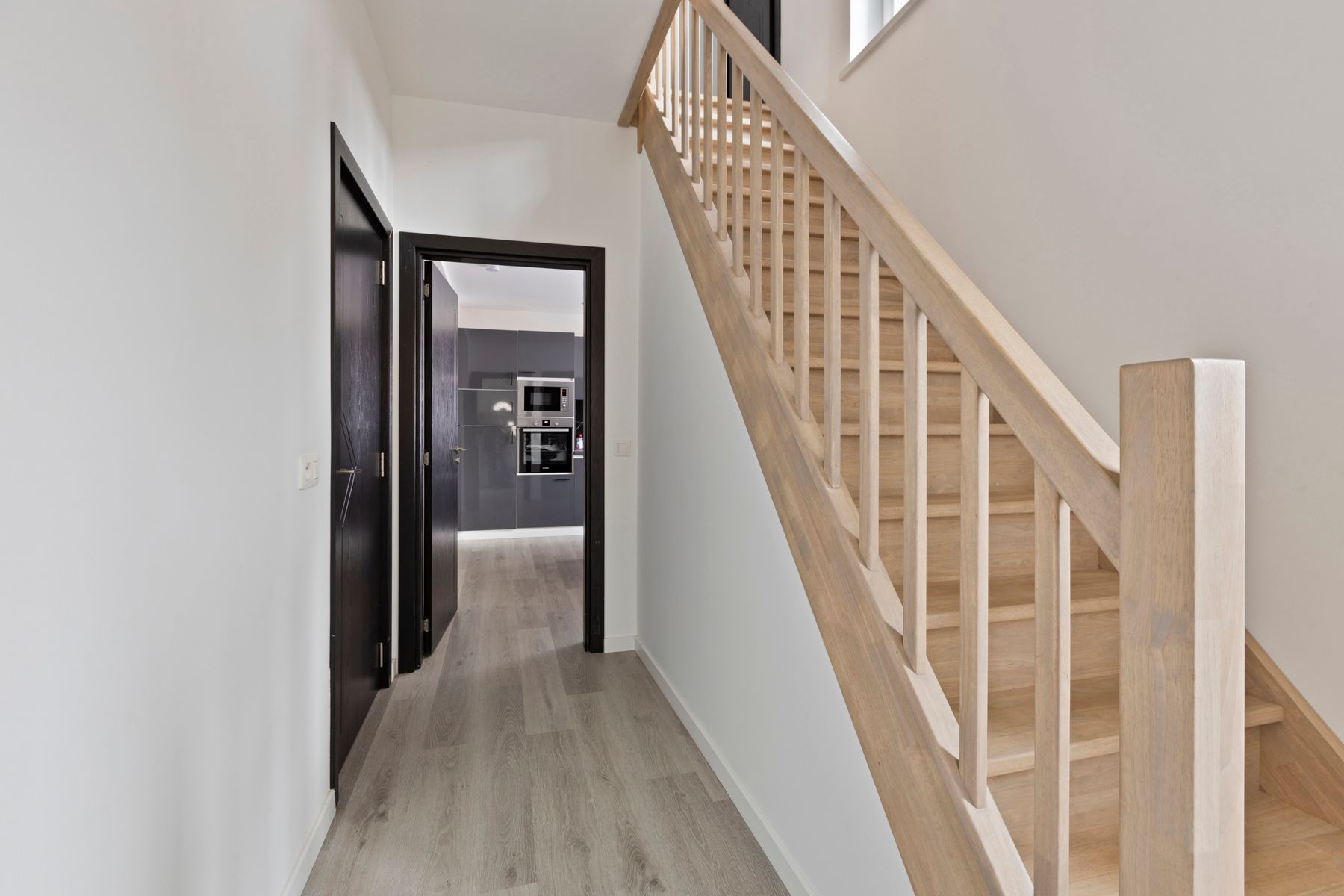 Gerenoveerde woning met drie slaapkamers foto 6