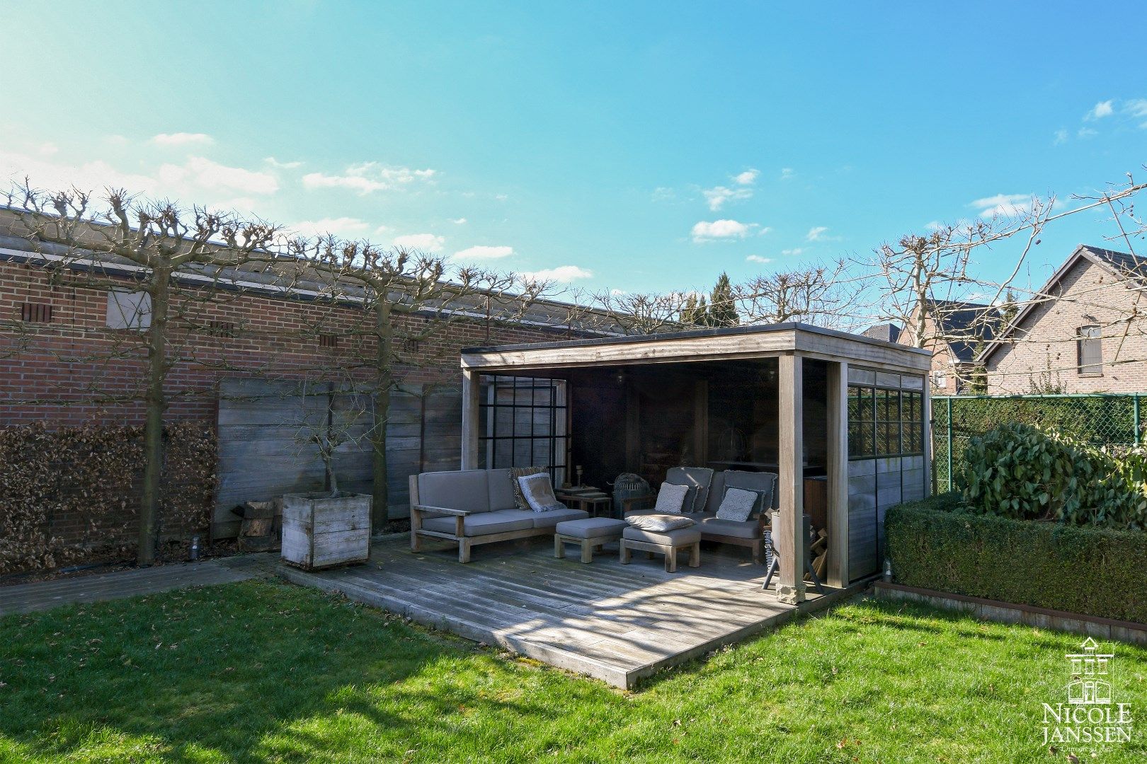 Kwalitatief afgewerkte en instapklare villa met mooi aangelegde tuin nabij het centrum  foto 37