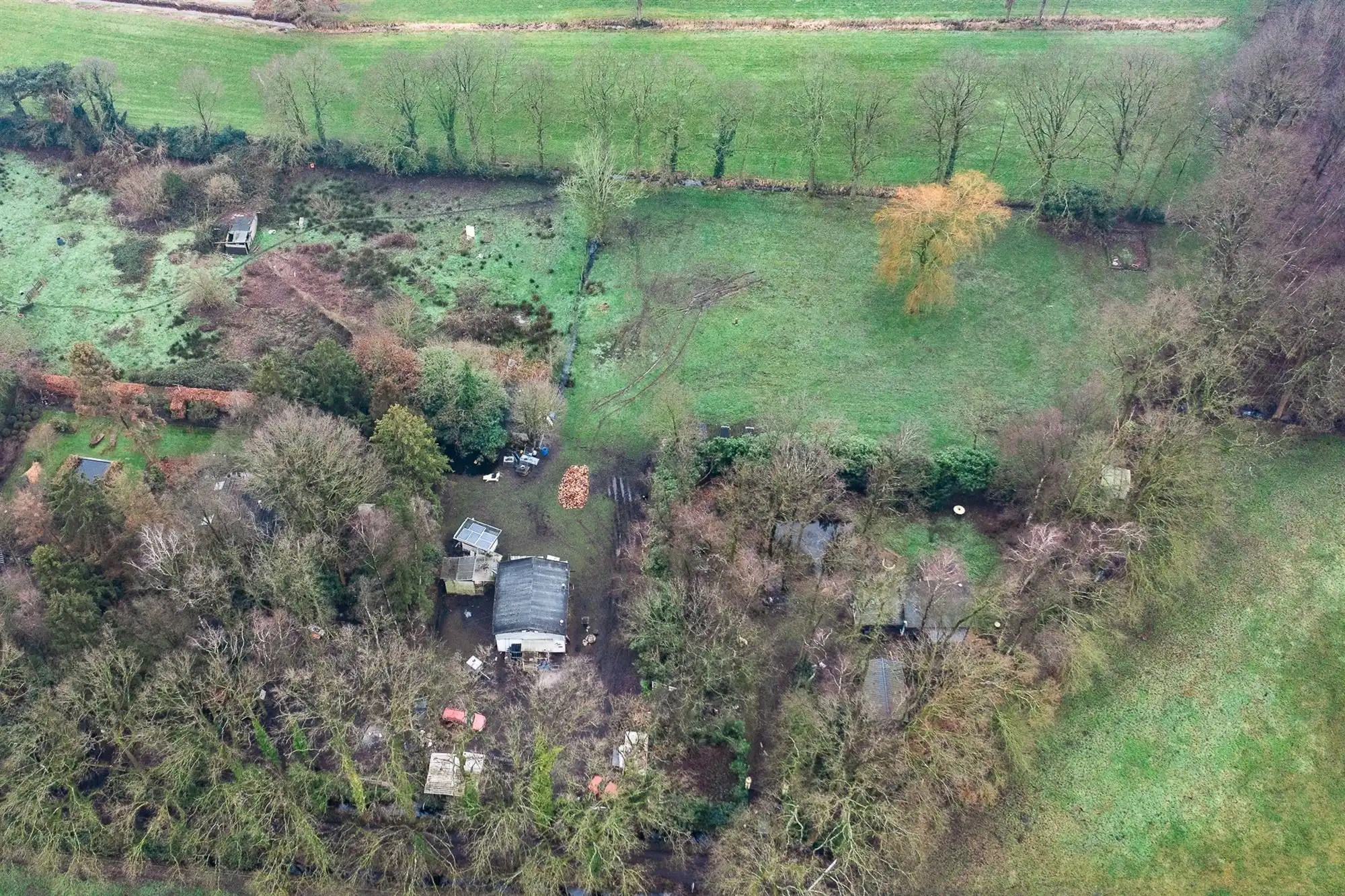 Weekendverblijf (1948m²) met achterliggend weiland (3378m²) foto 10