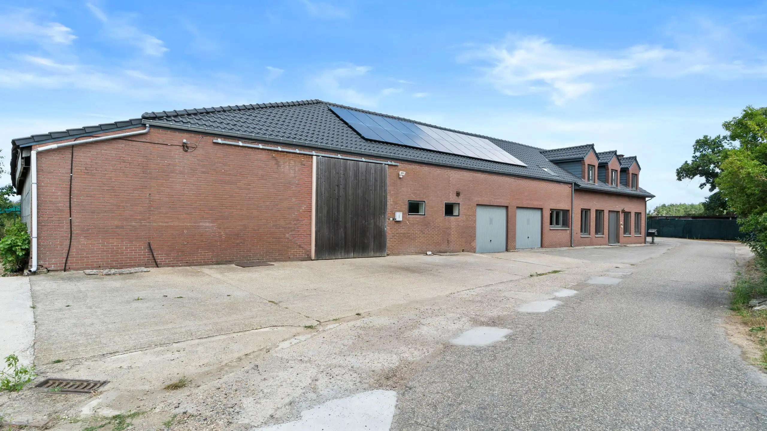 OUDSBERGEN - Zeer ruime landbouwwoning op 2,5ha met loodsen  foto 4