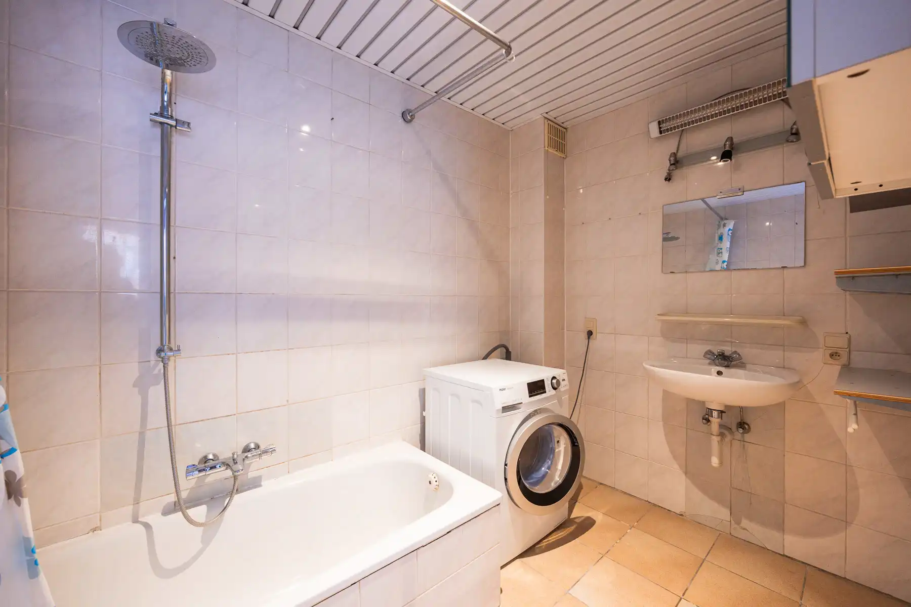 Ruime, karaktervolle renovatiewoning met centrale ligging foto 10