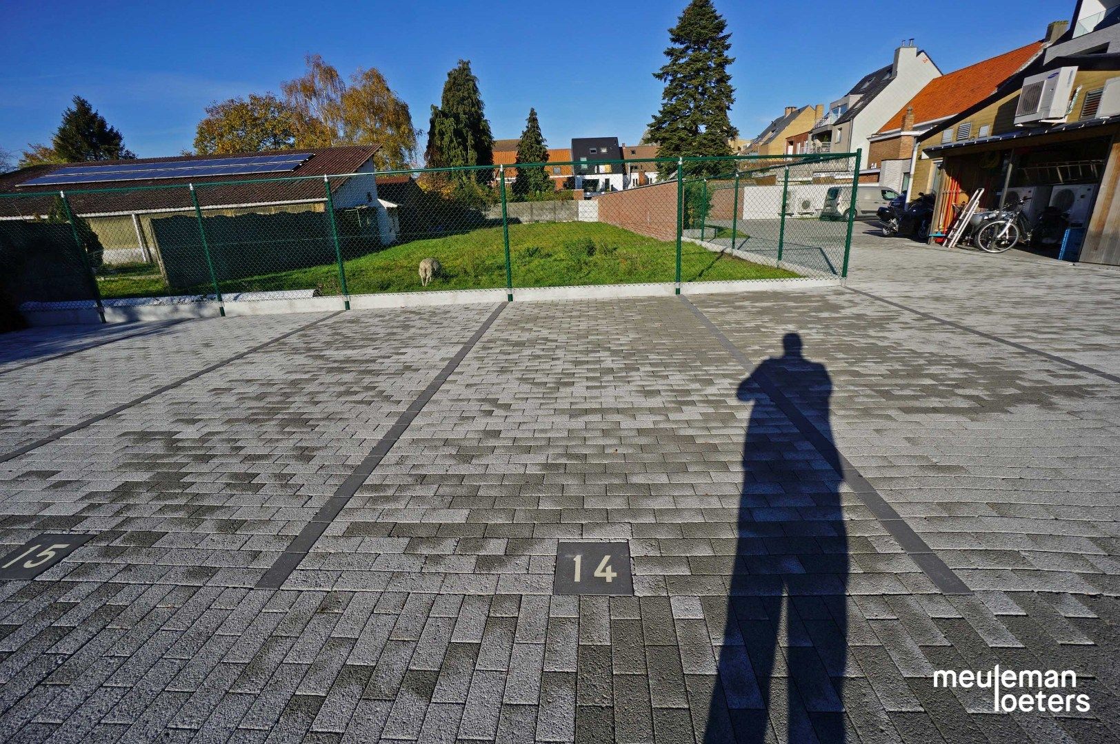 Centraal gelegen bovengrondse autostaanplaats  foto 2