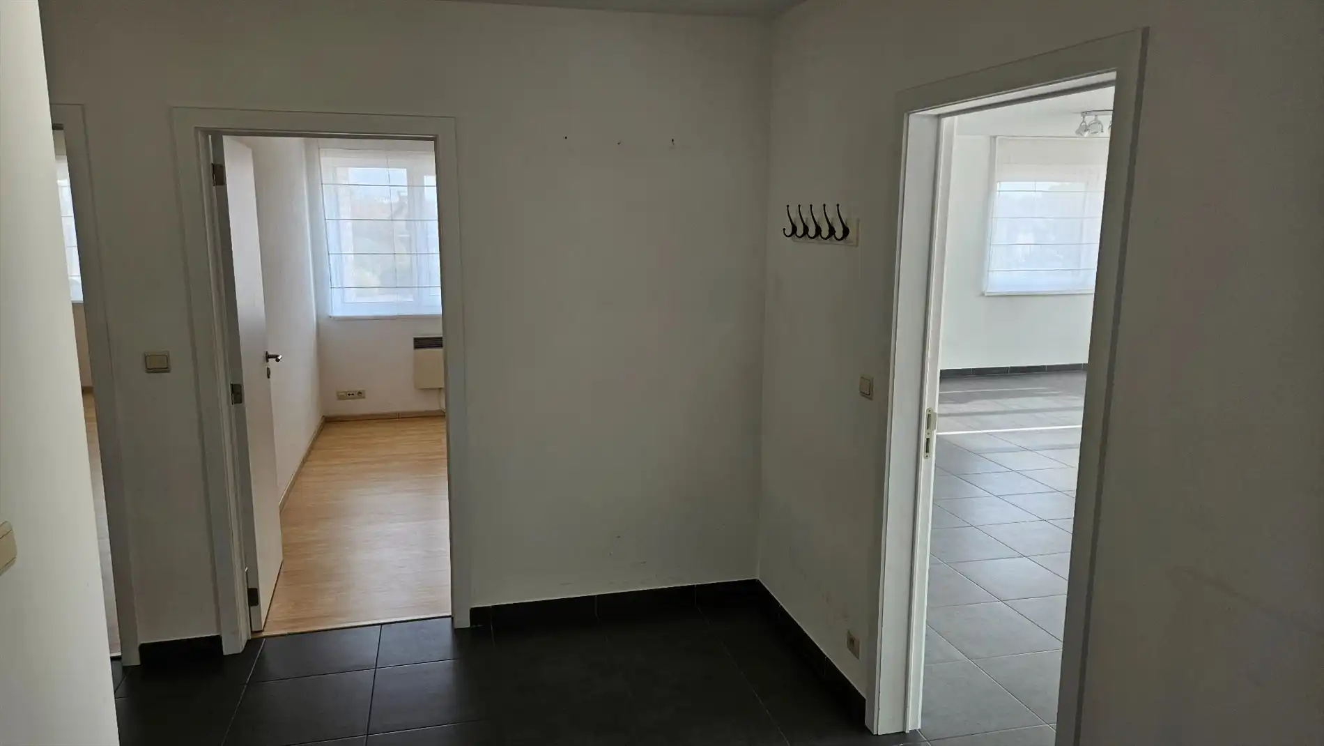 Ruim appartement met 2 slk, terras en garage foto 3