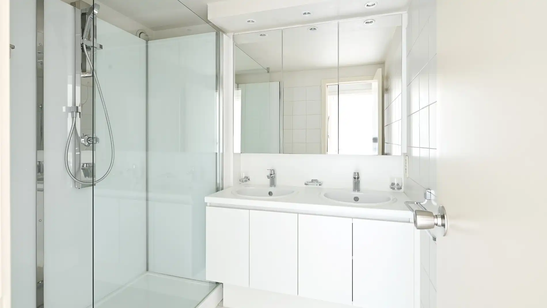 Appartement met 2 slaapkamers in de Lippenslaan te koop foto 16