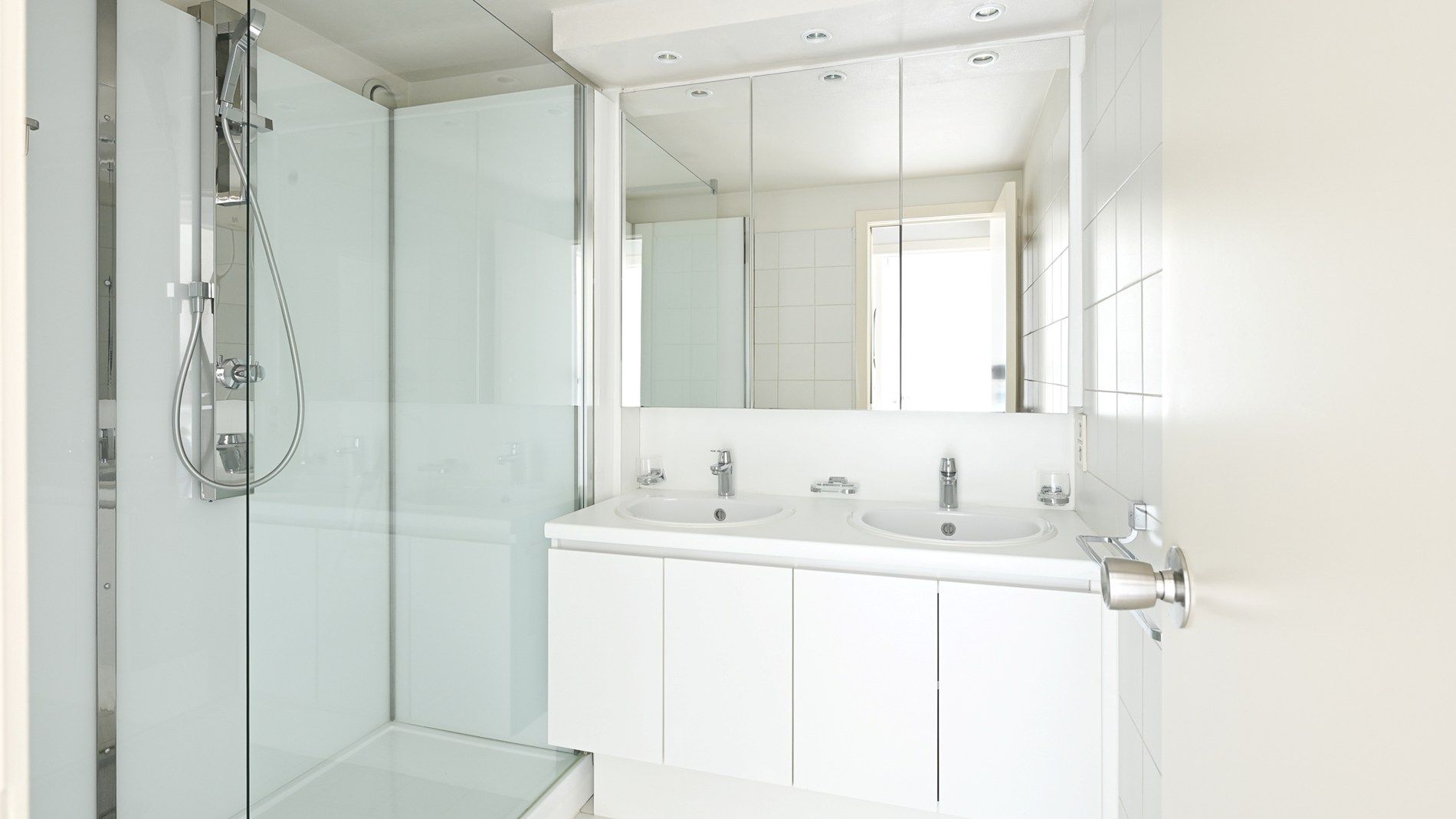 Appartement met 2 slaapkamers in de Lippenslaan te koop foto 16