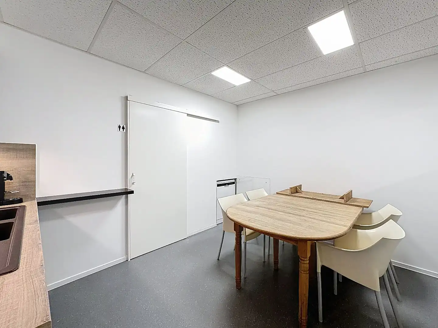 Uniek multifunctioneel object met bedrijfsruimte, kantoor, mancave en ruim appartement foto 10