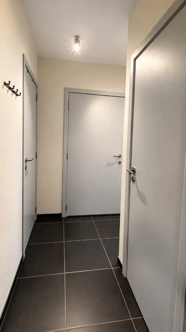 Instapklaar appartement met afzonderlijke garage en terras foto 9