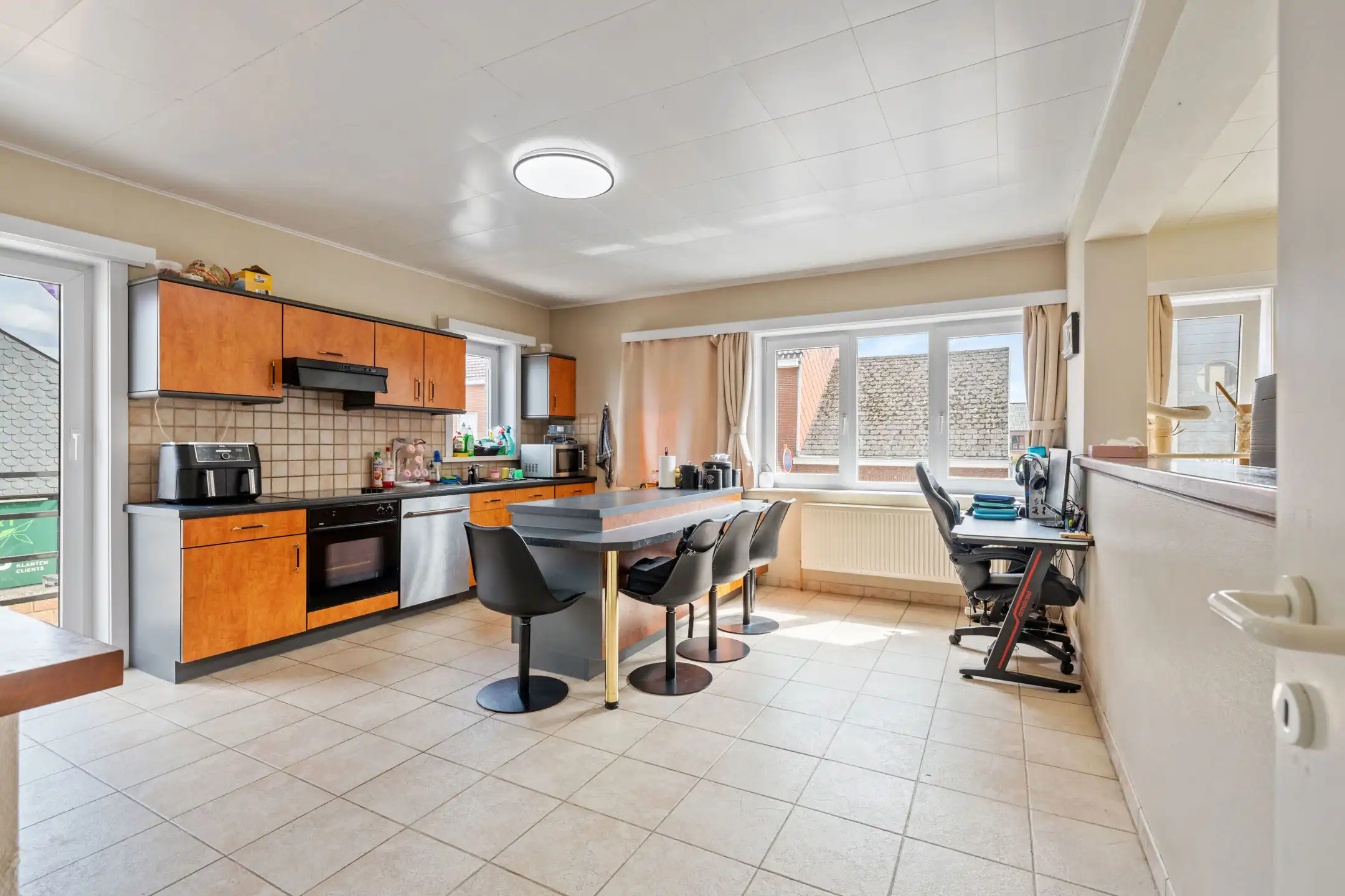 Bel-etage met 3 garages en tuin in het centrum van Bever foto 7