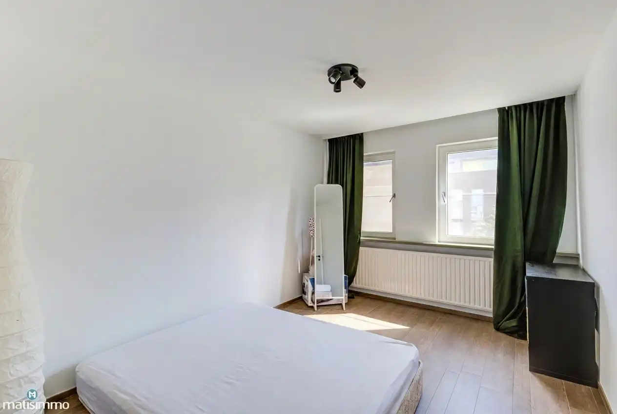 GERENOVEERD APPARTEMENT MET TWEE SLAAPKAMERS, TWEE BALKONS EN ONDERGRONDSE AUTOSTAANPLAATS NABIJ HET CENTRUM VAN HASSELT foto 14