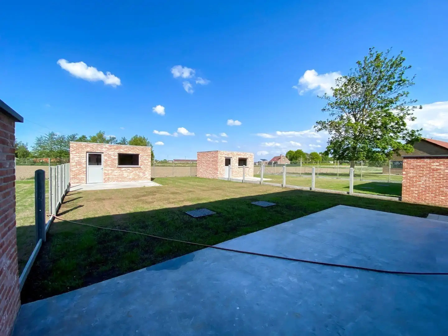 Prachtige nieuwbouwwoning met 3 slaapkamers, carport en tuin met tuinberging. foto 4