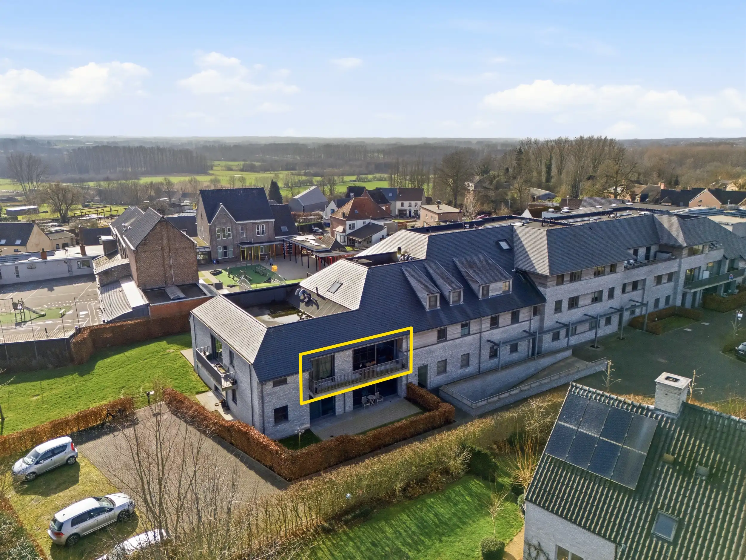 Lichtrijk appartement op centrale ligging te Dikkelvenne foto {{pictureIndex}}